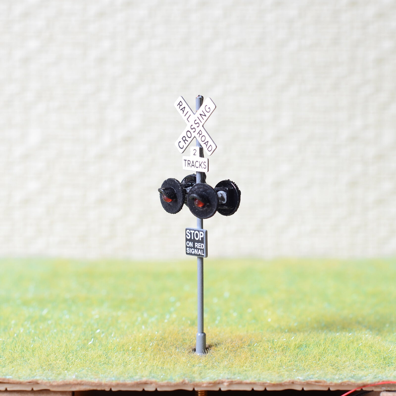 1 x OO / HO scale railroad crossing signal 4 LEDs + circuit board flasher #2GR4