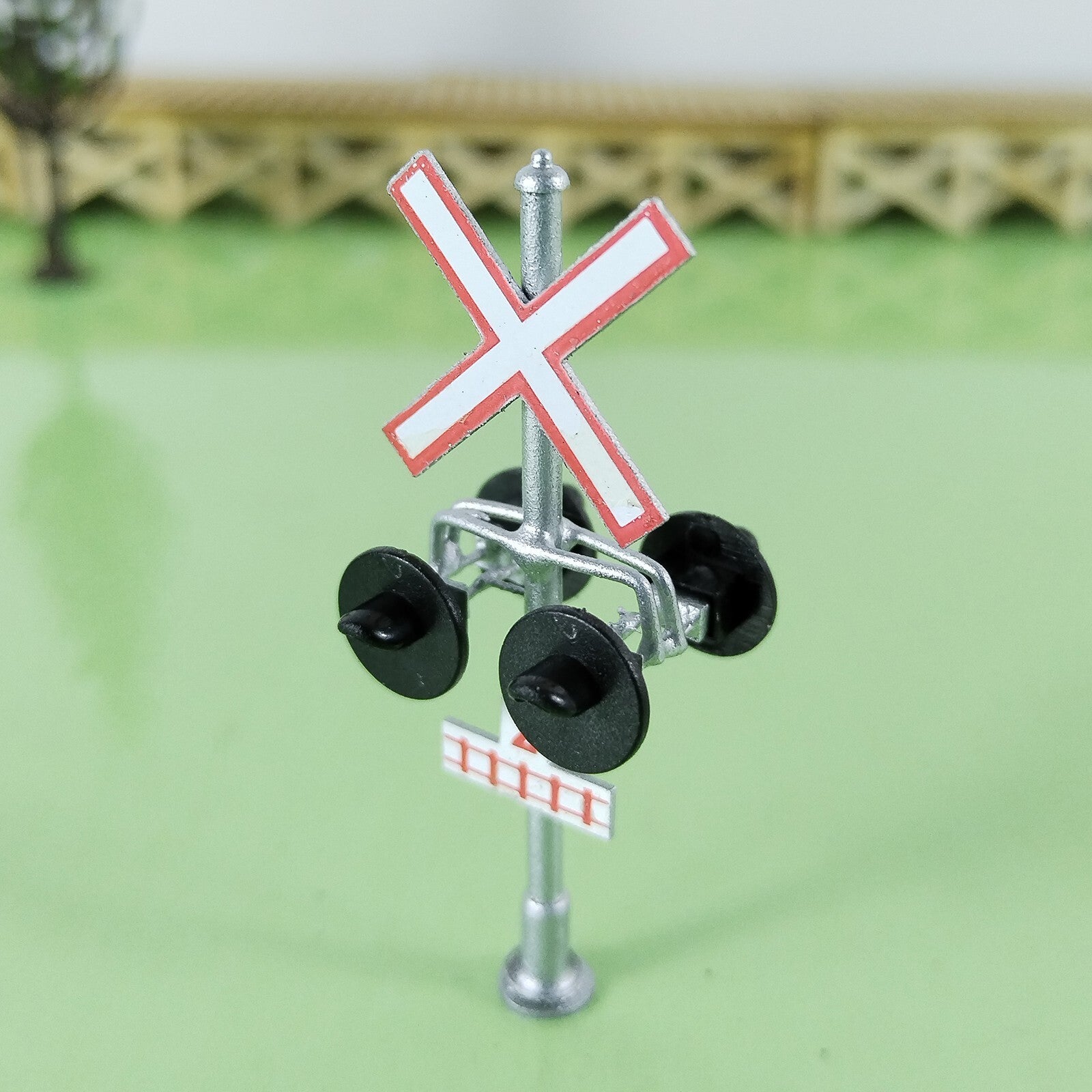 2 x HO scale Canadian railroad grade crossing signals LED made 2 tracks #CCS42