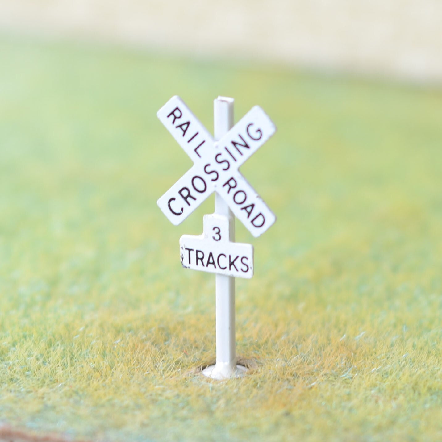 2 x HO scale railroad crossing warning sign CROSSBUCKS  3 tracks signal #3T