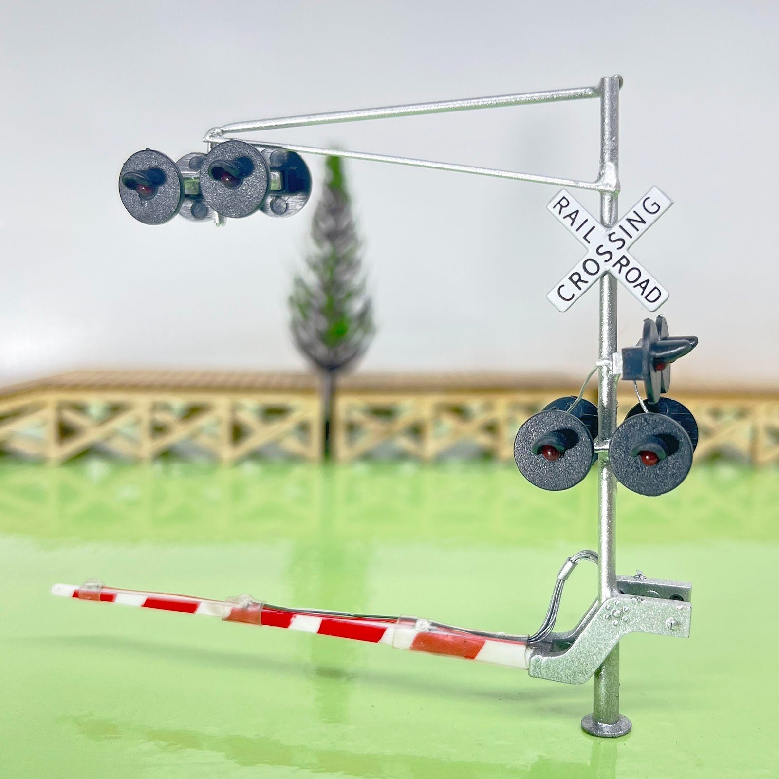 1 x HO scale cantilever grade crossing signal with light on gate assistant  #A06