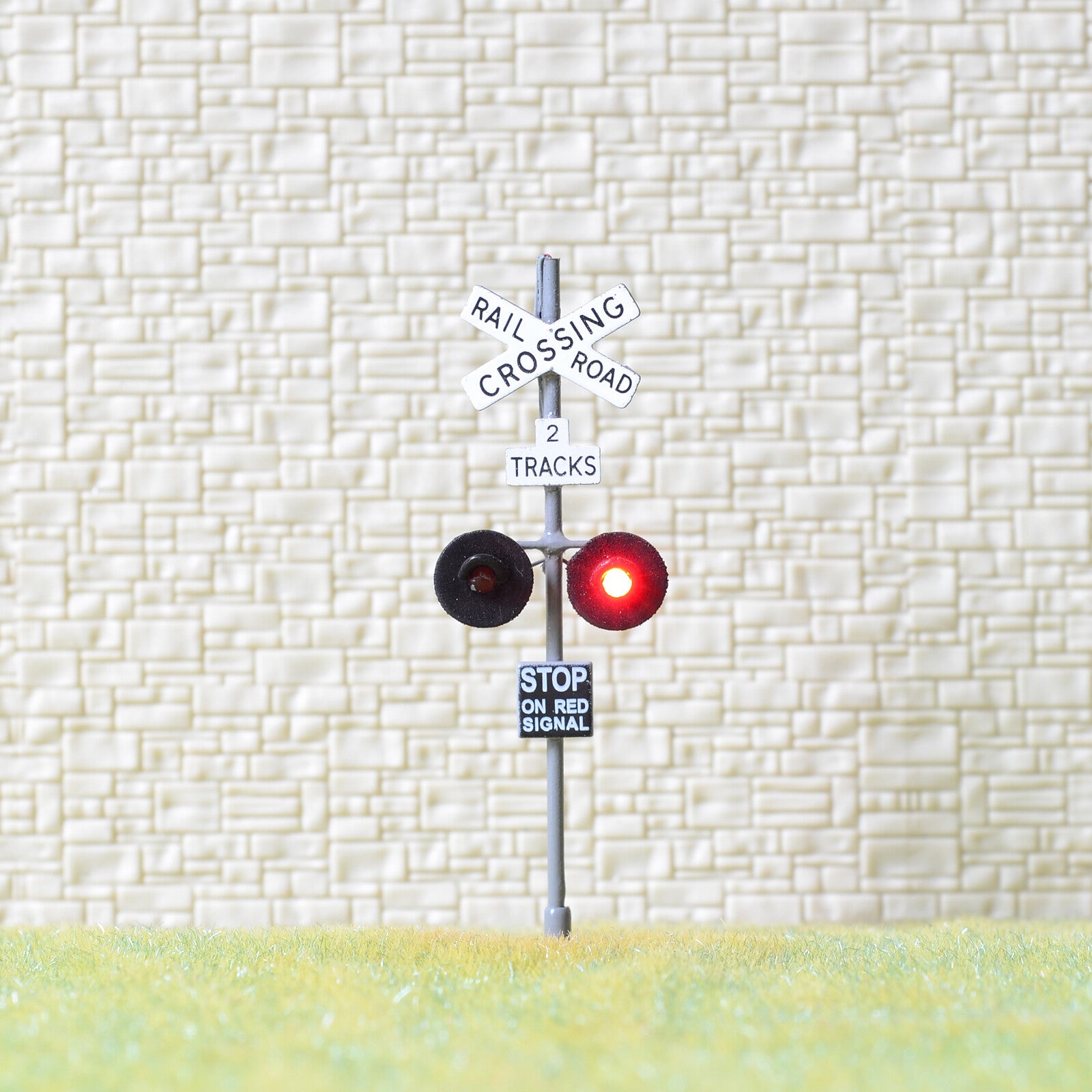 2 x OO scale railroad crossing signals 2 heads + Circuit board flasher #GR2TX