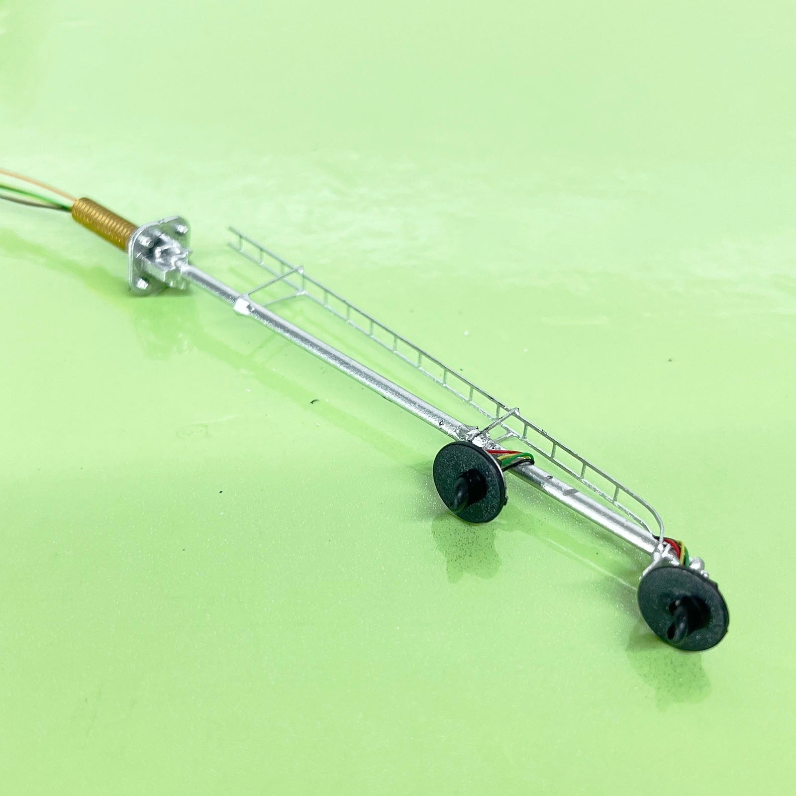 1 x HO scale model railroad tri-color searchlight signal LED metal #DL02skSL