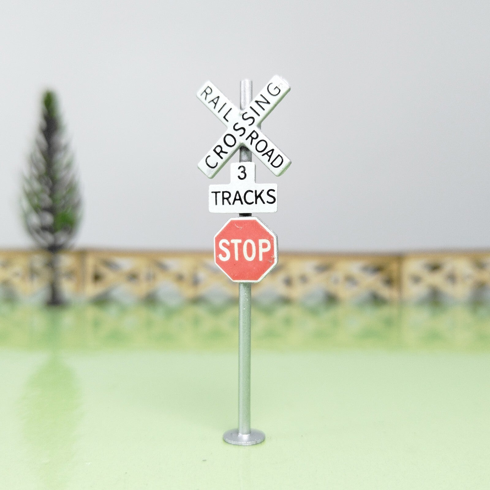2 x HO scale railroad warning sign STOP crossing 3 TRACKS sign trackside #CS3T