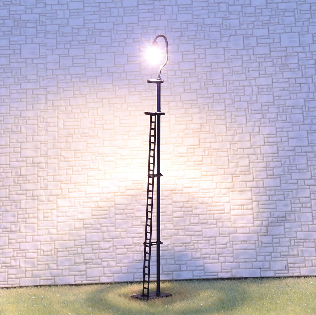 4x HO Scale Metal Street Lamps LED Yard Light Kit For Model Train Railroad Layouts