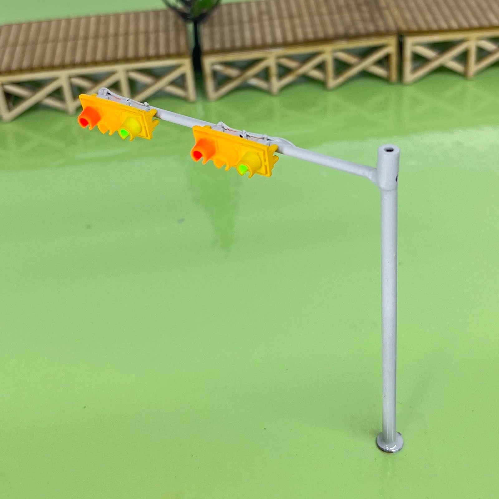 2 x HO / OO traffic light signal LED model train crossing walk street sign #DHHJ