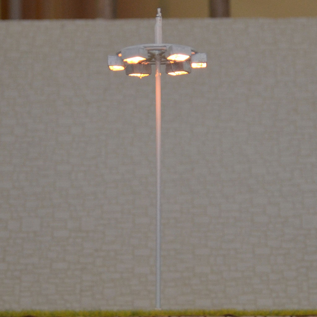 4 pcs OO / HO scale Model Lamp Plaza Lamppost Street Light 6V + resistor for 12V