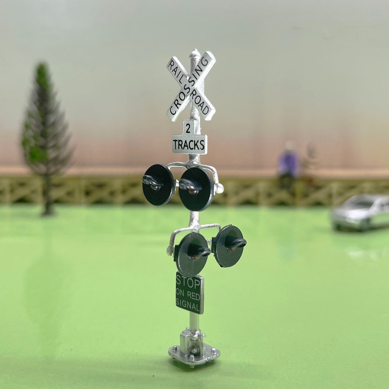 2 x HO scale railroad grade crossing signal with side assistant signal #CWS2