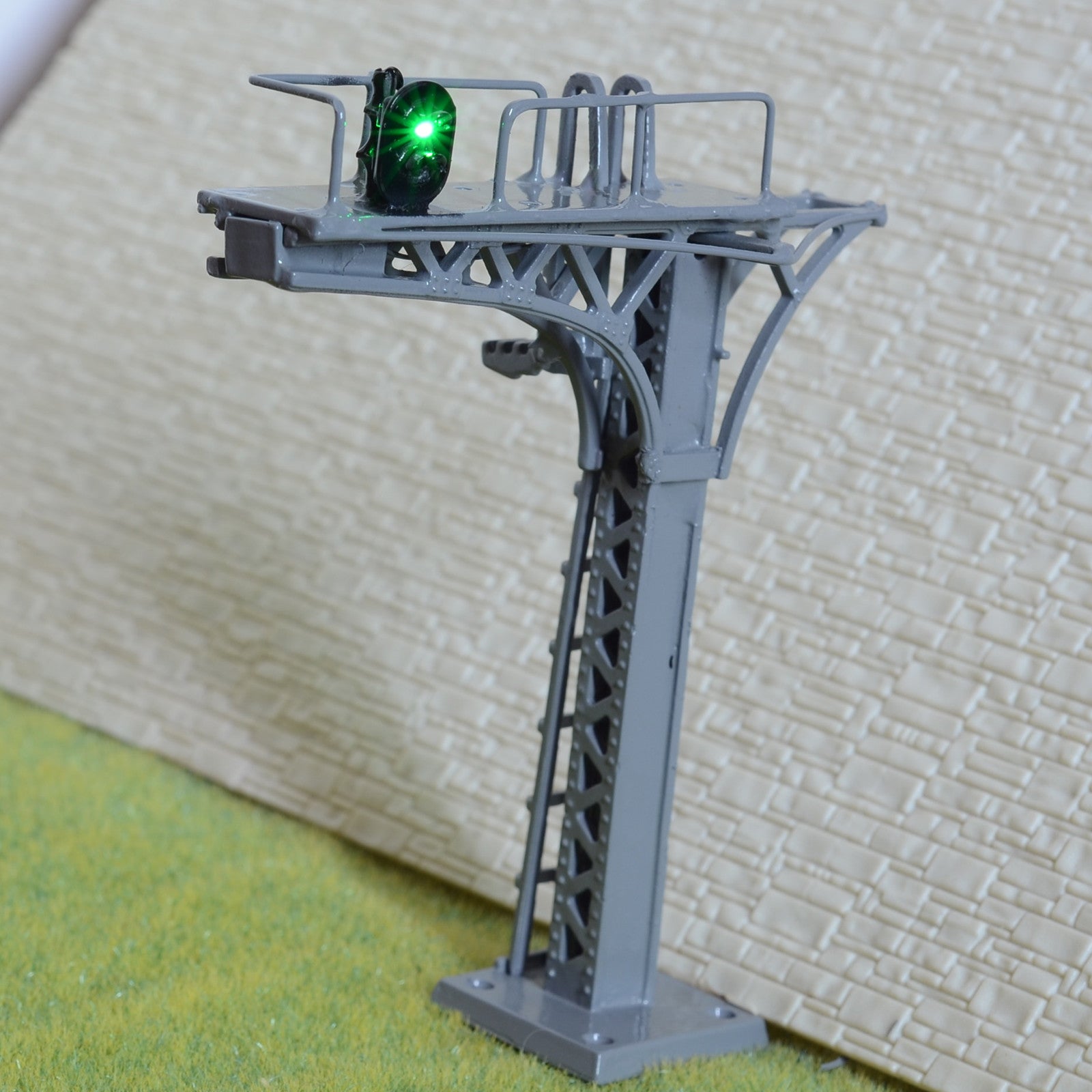 1 x HO / OO gray Cantilever Signal Bridge LEDs 2 aspects single Track right side