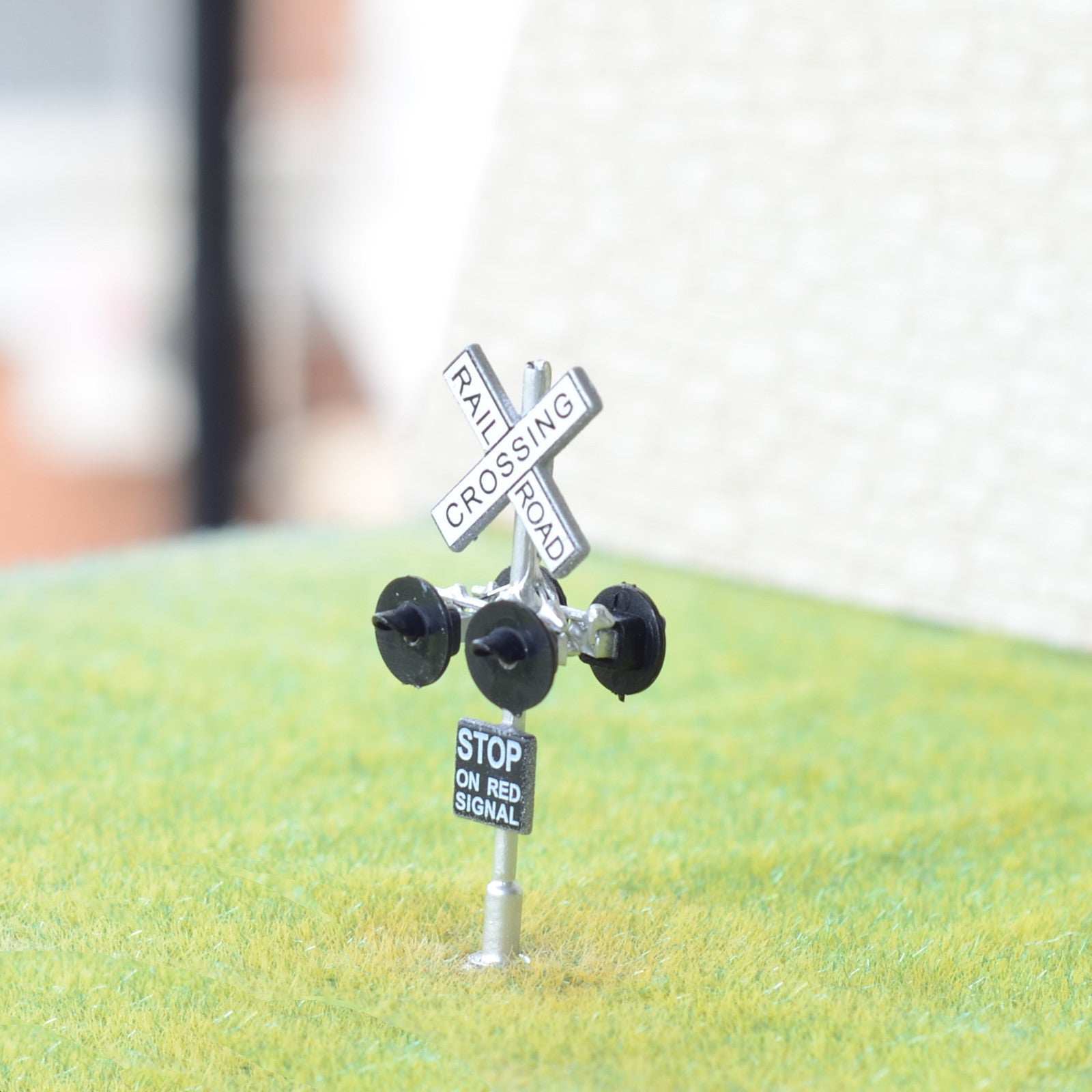 2 x HO Scale Railroad Crossing Signals 4 LEDs made + Circuit board flasher #SL4