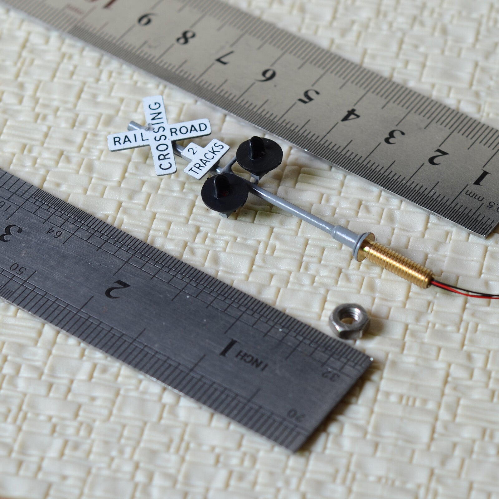 1 x HO scale railroad grade crossing signals 2 tracks sign LED made gray