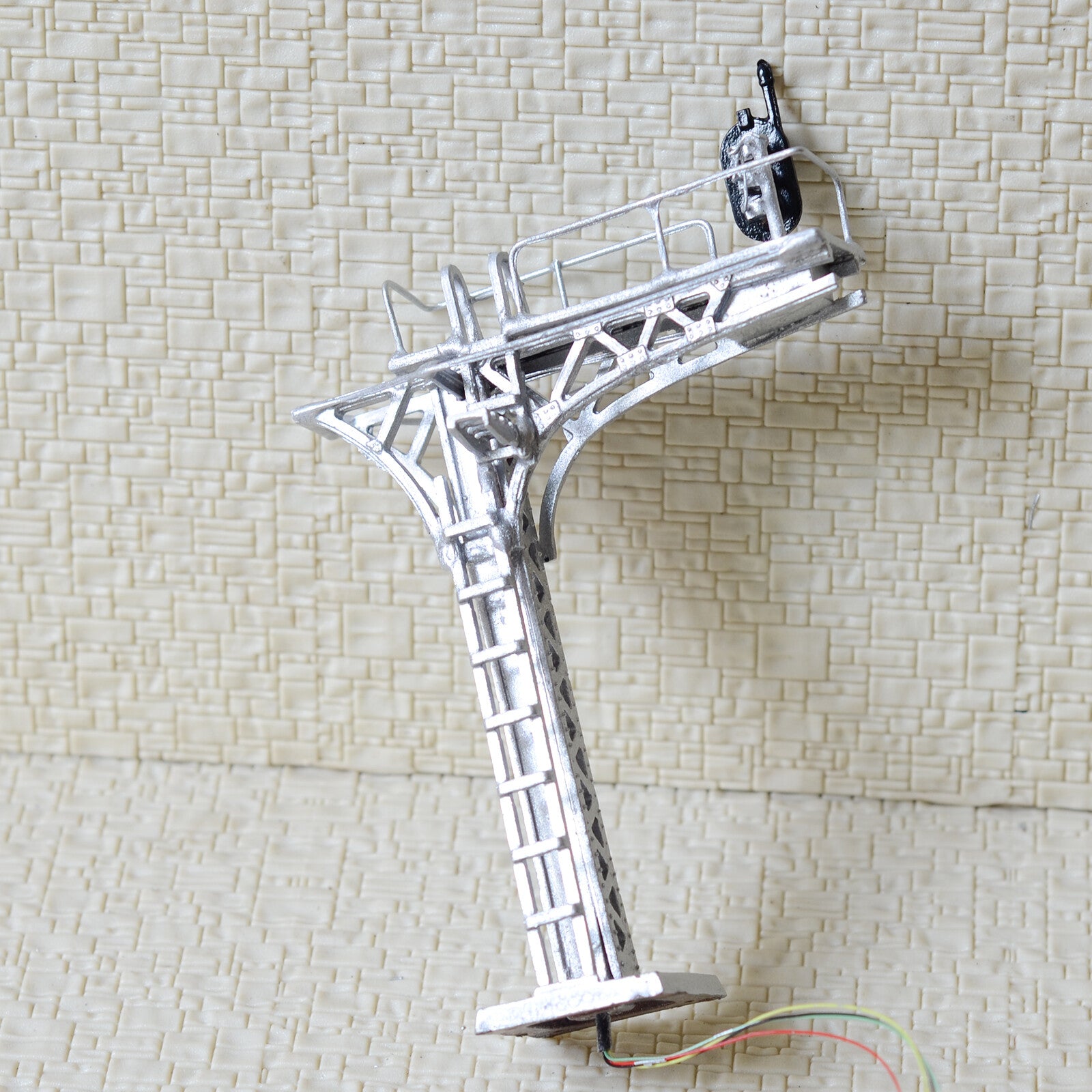 1 x HO / OO silver cantilever signal bridge LED 3 aspect single Track right side