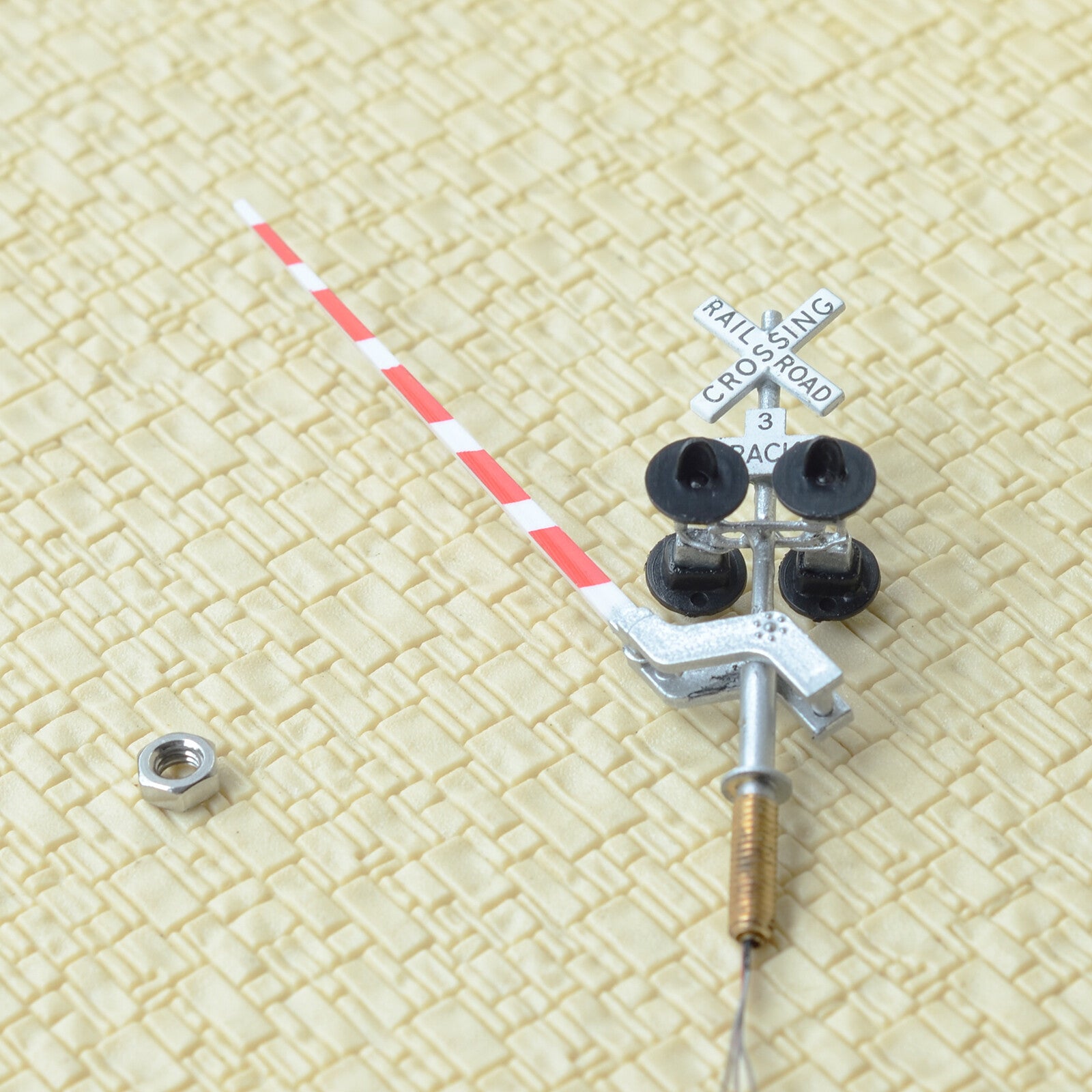 2 x HO scale model railroad crossing signal with stop lever flasher 3 tracks #34