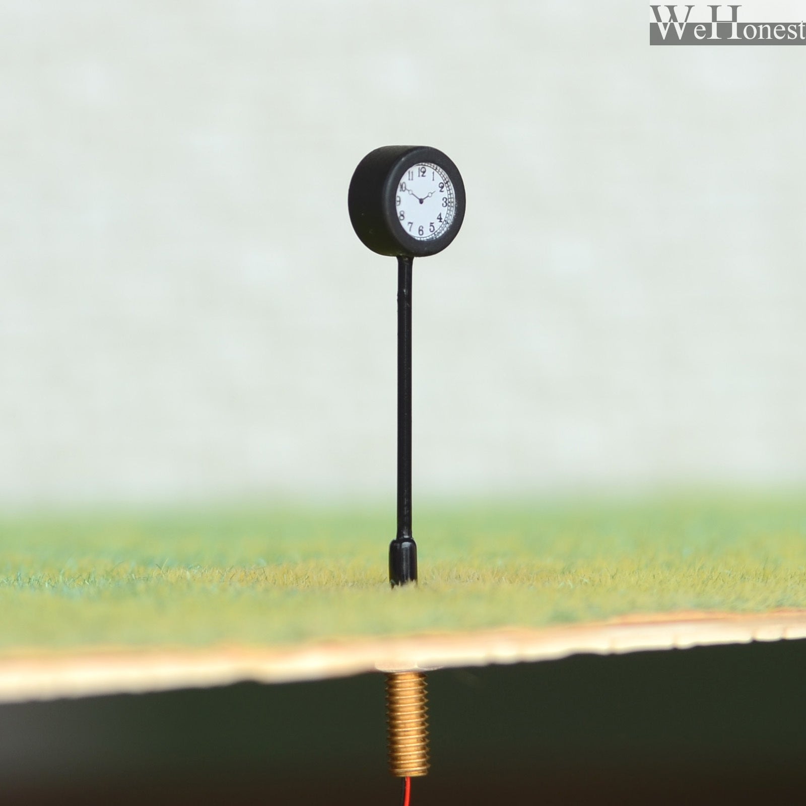 2 x HO scale modern station platform clock led street lights illuminated 2 sides