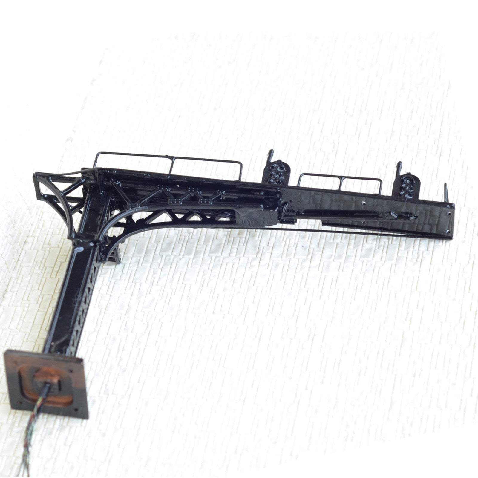 1 x HO / OO black cantilever signal bridge LED 3 aspects double Tracks left side