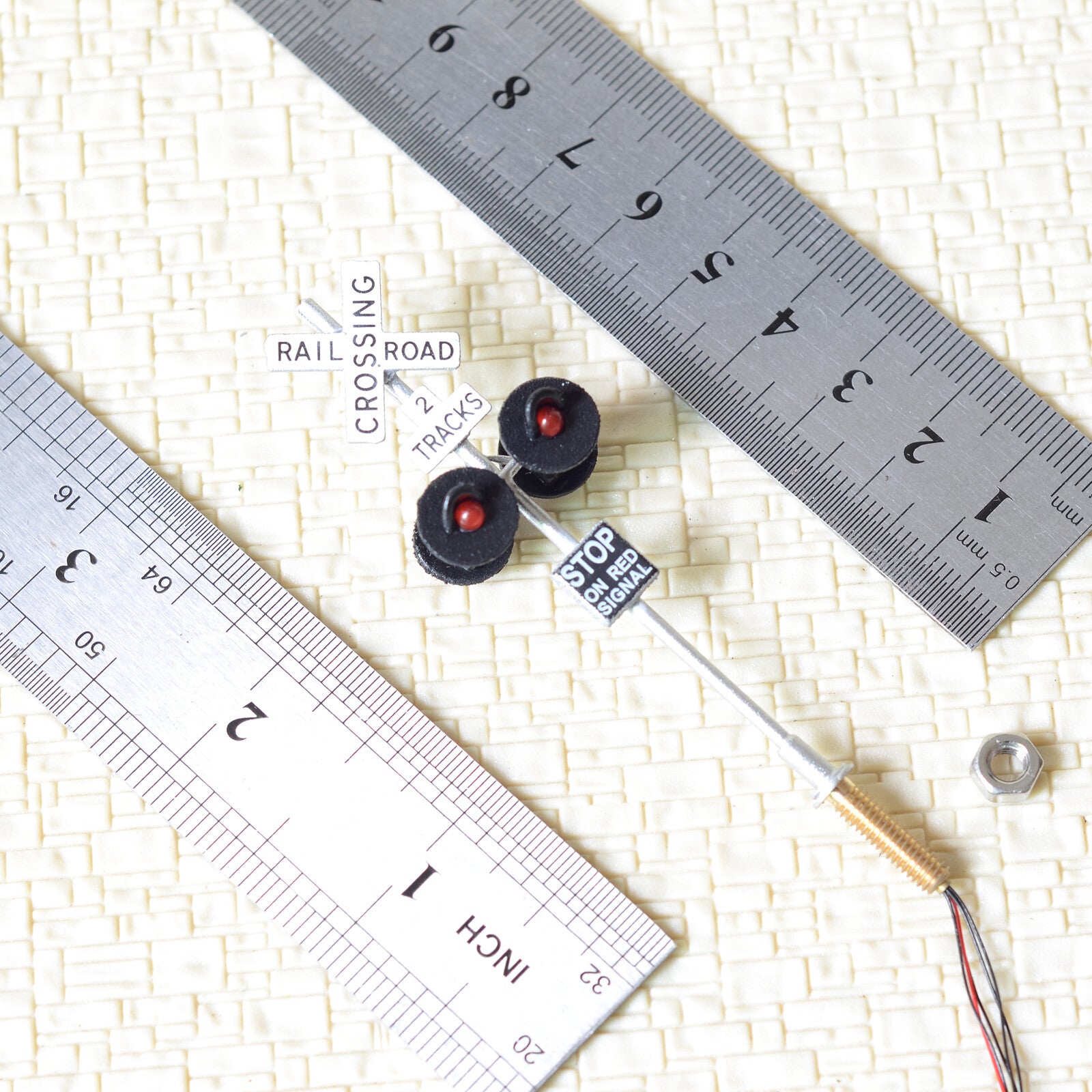 1 x OO / HO scale railroad crossing signal LED made 4 target faces silver #2SL4