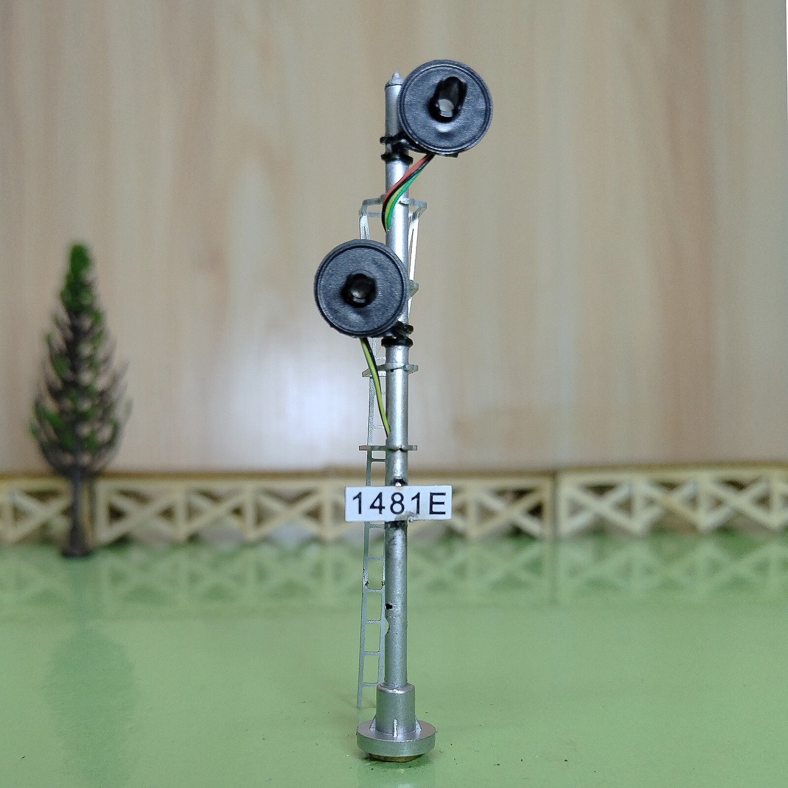 1 x HO scale 2 head searchlight lower offset Distant / Intermediate signal #URBL