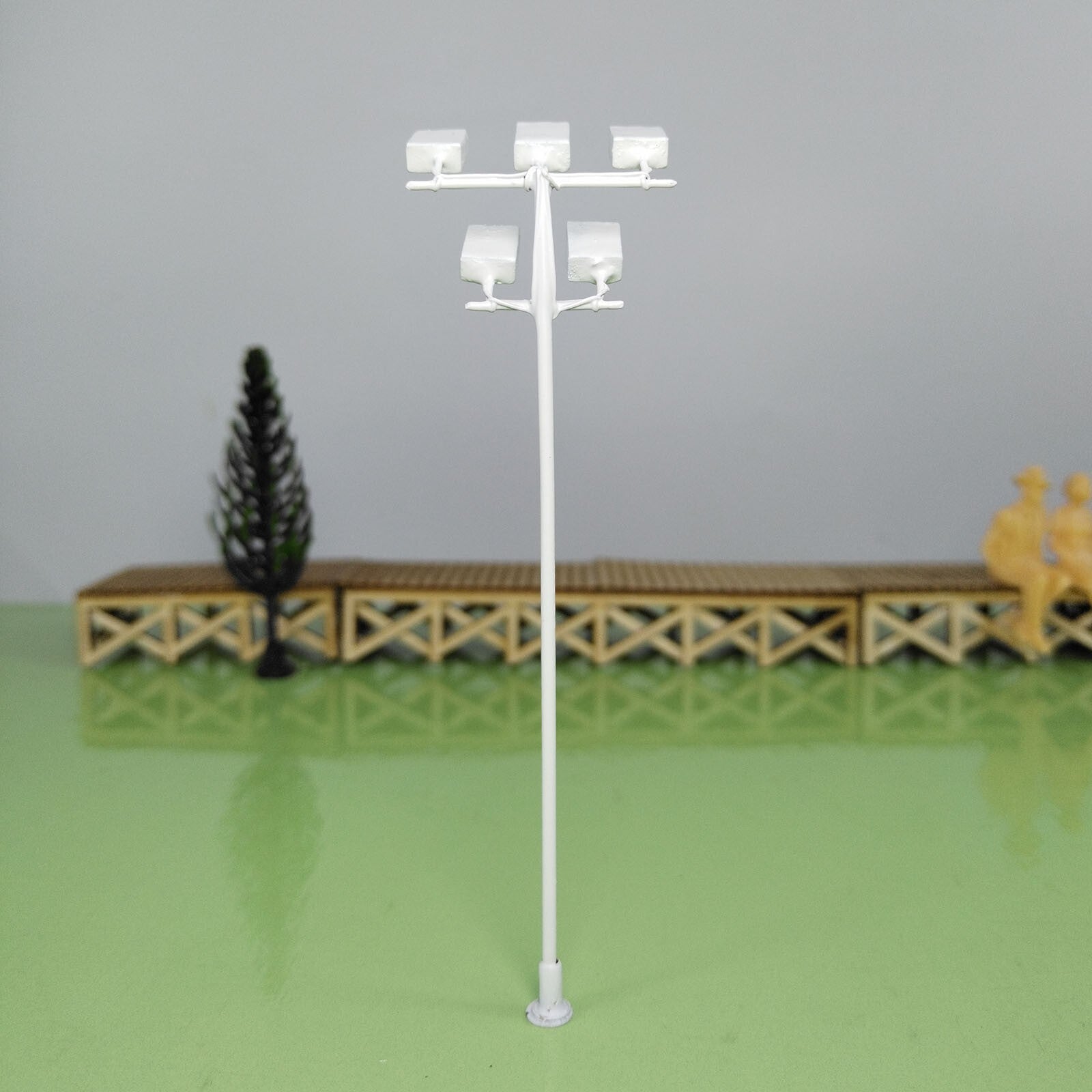 2 x HO scale LED plaza lights model limelight projector street lamp post #015