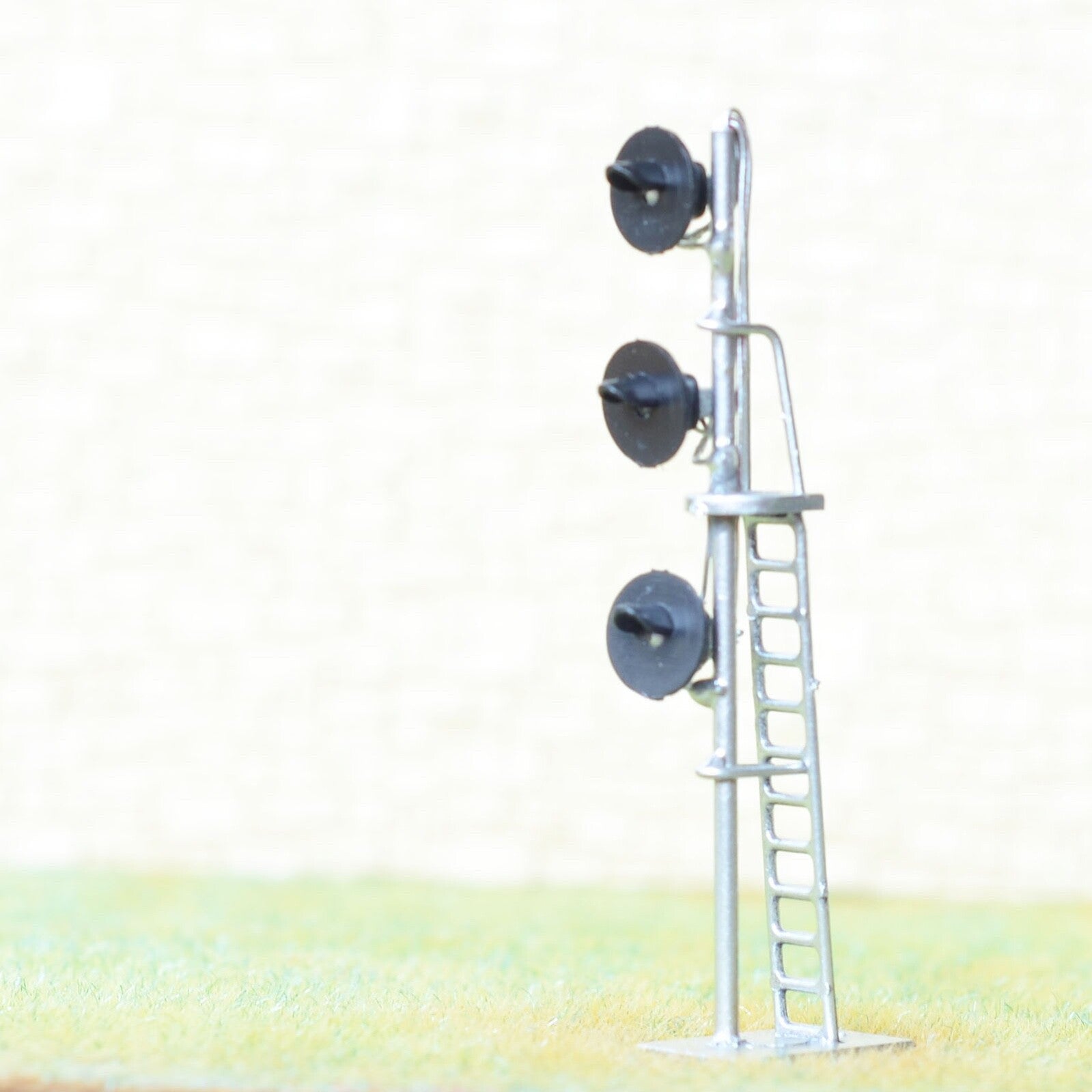 1 x HO scale searchlight interlocking signal block LED bi-colors 3 heads silver