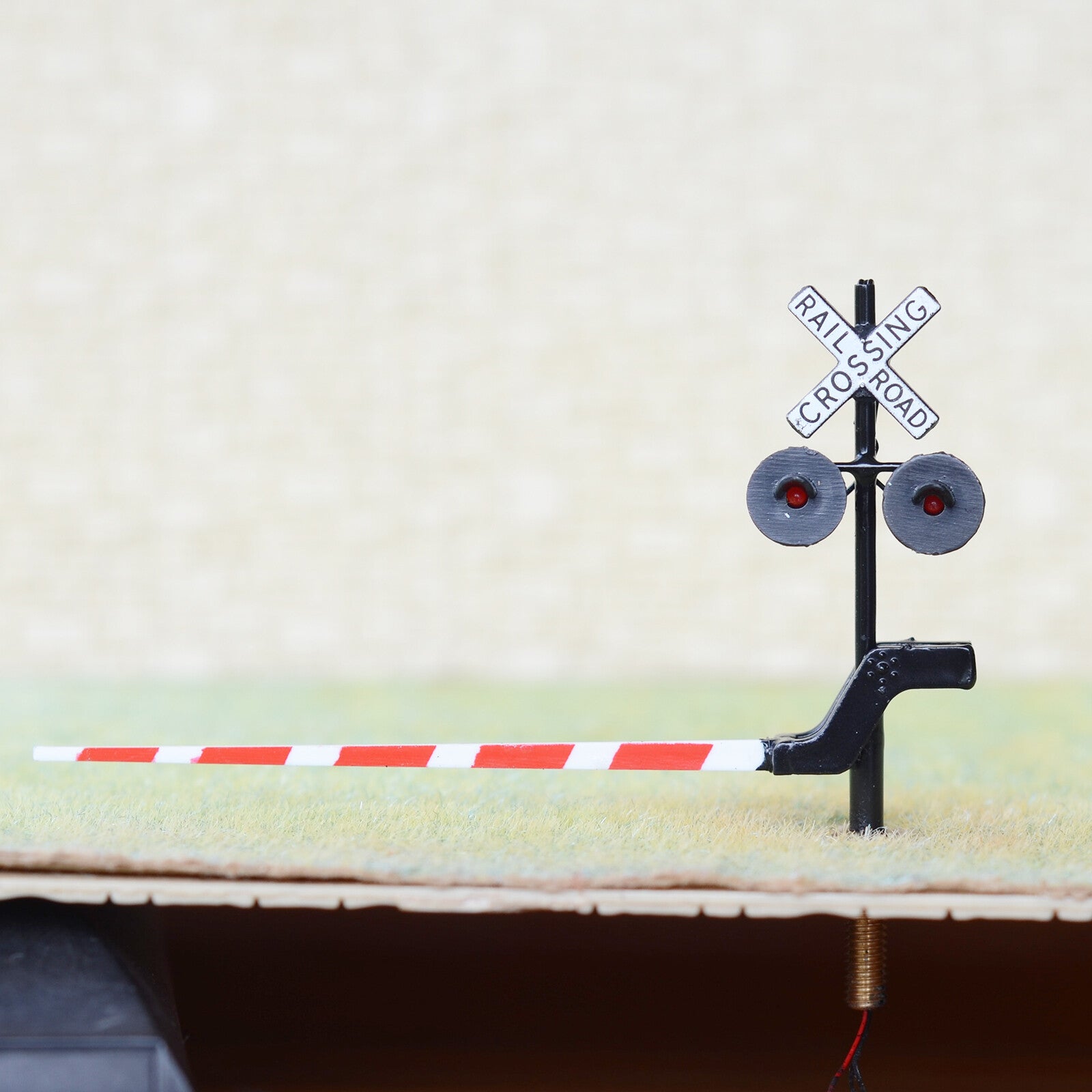 2 x HO scale railroad crossing signal arm gate stop lever flasher any track #B20