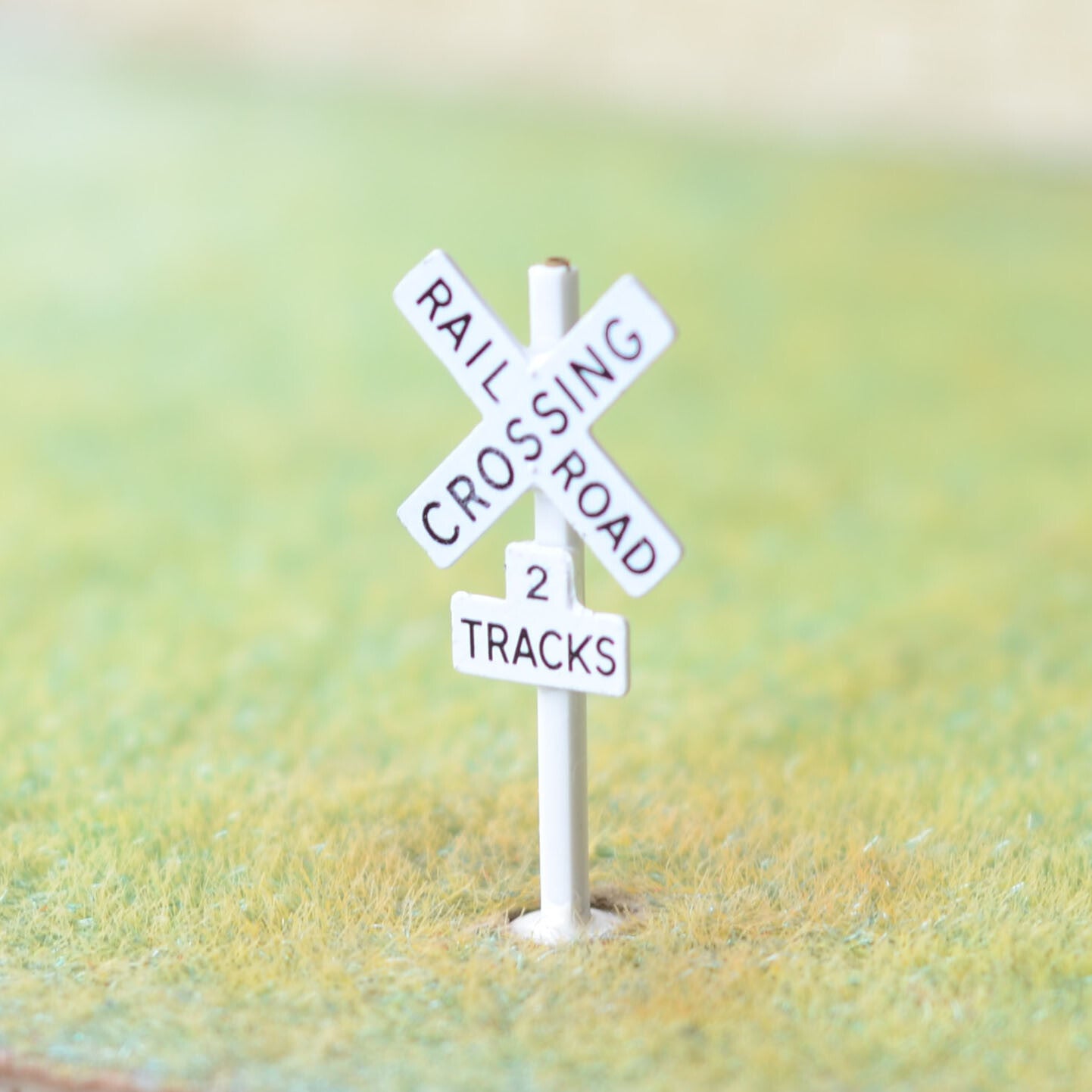 2 x HO scale railroad crossing warning sign CROSSBUCKS  2 tracks signal #2T