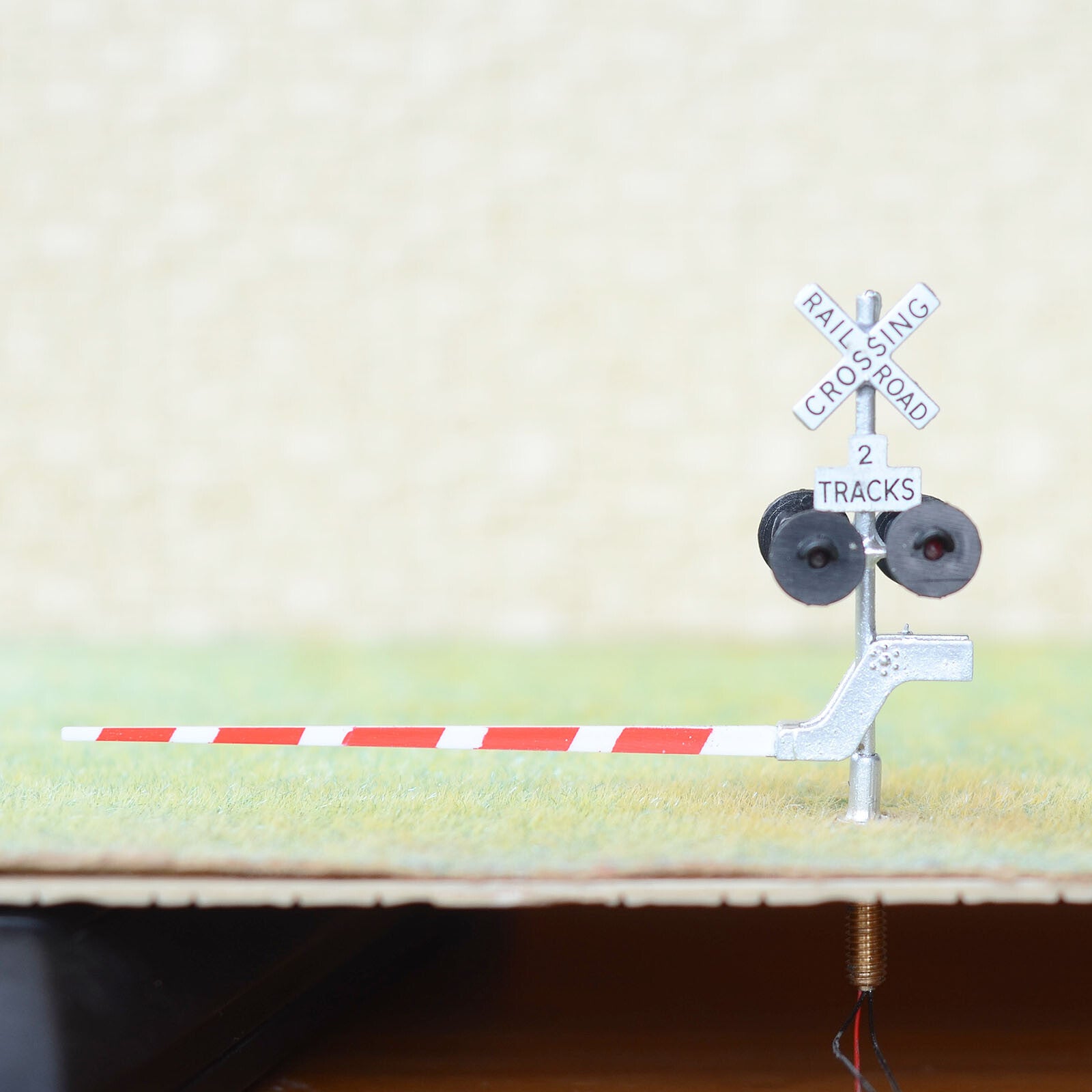 2 x HO scale model railroad crossing signal with stop lever flasher 2 track #S4G