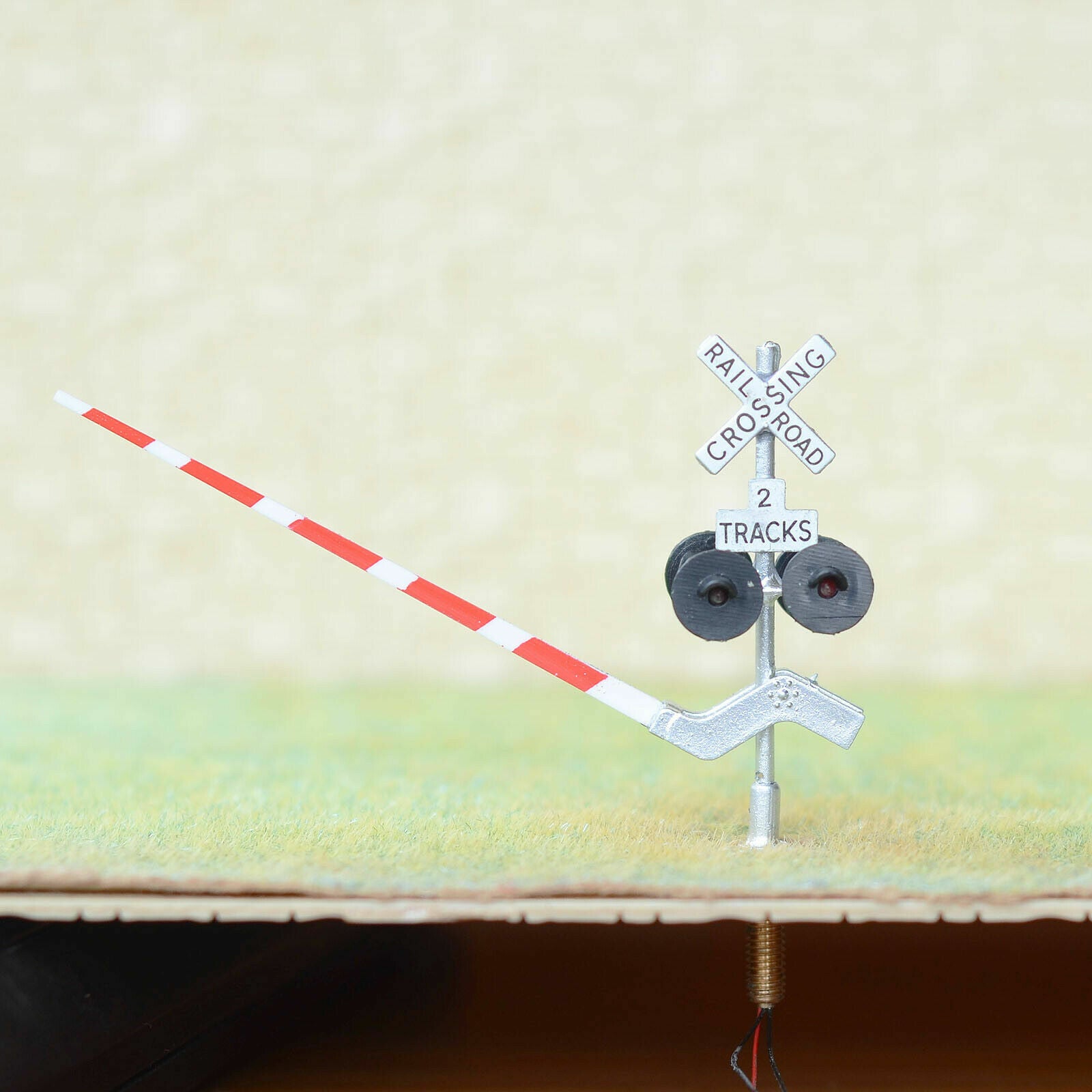 2 x HO scale railroad grade crossing signal arm gate stop lever 2 tracks #S42R