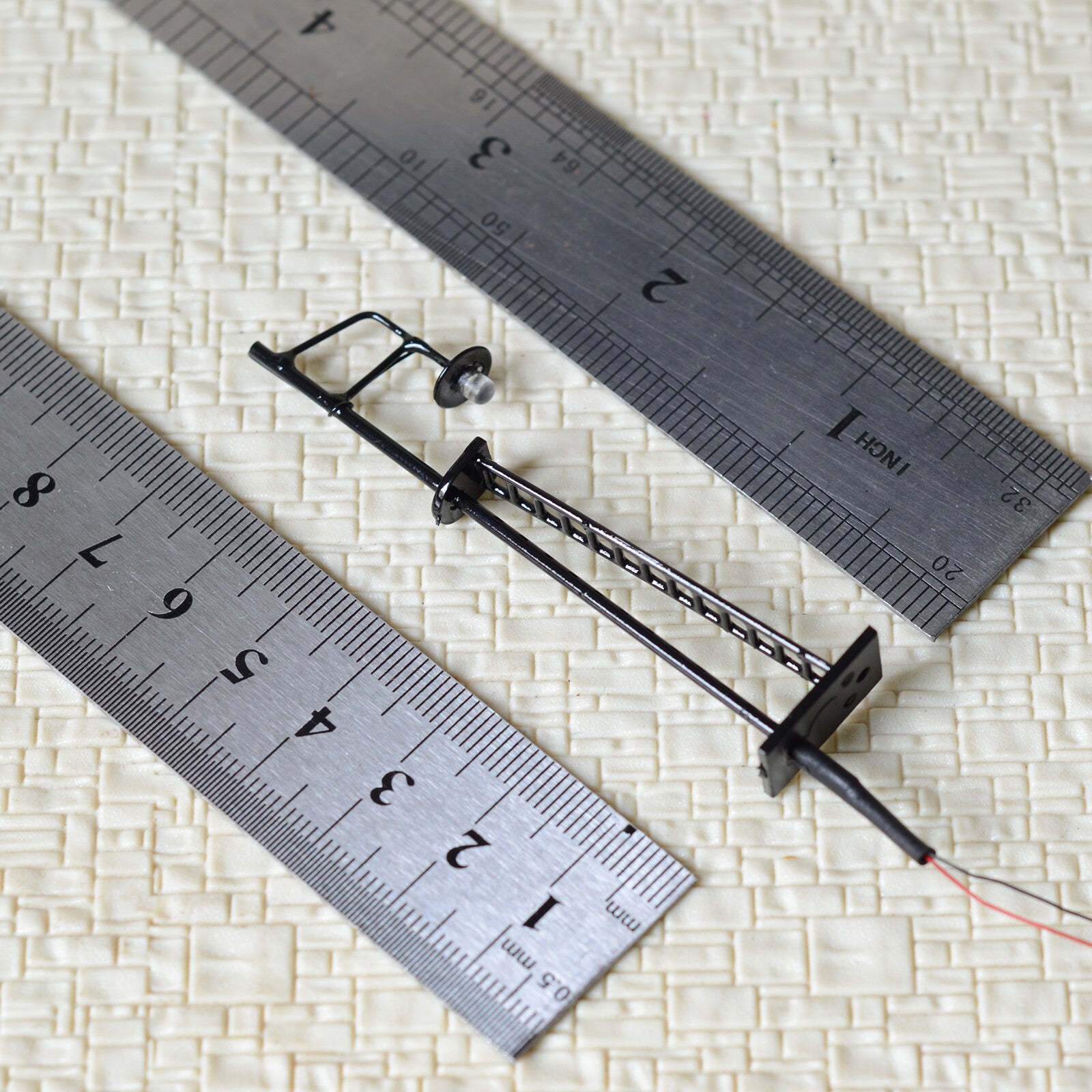 2 x N scale model yard lights lampposts LED road Lamp + free resistors #R42-8C
