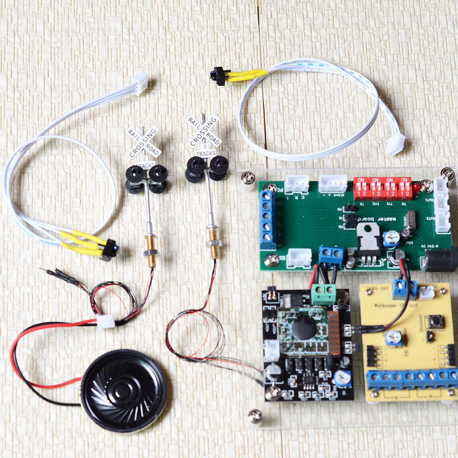 1 set grade crossing signal + automatic control system with sound effect & blink