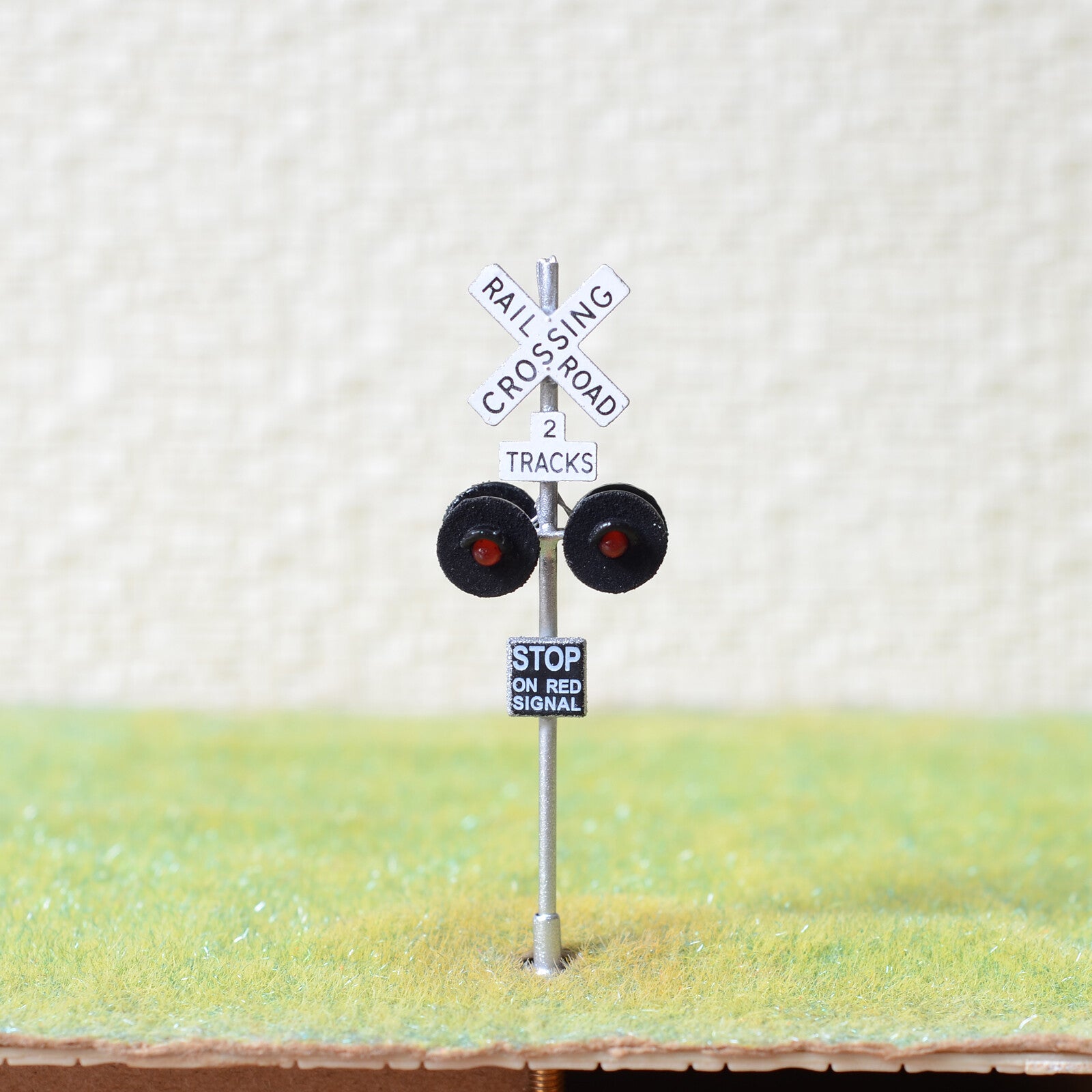 1 x OO / HO scale railroad crossing signal 4 LEDs + circuit board flasher #2SL4