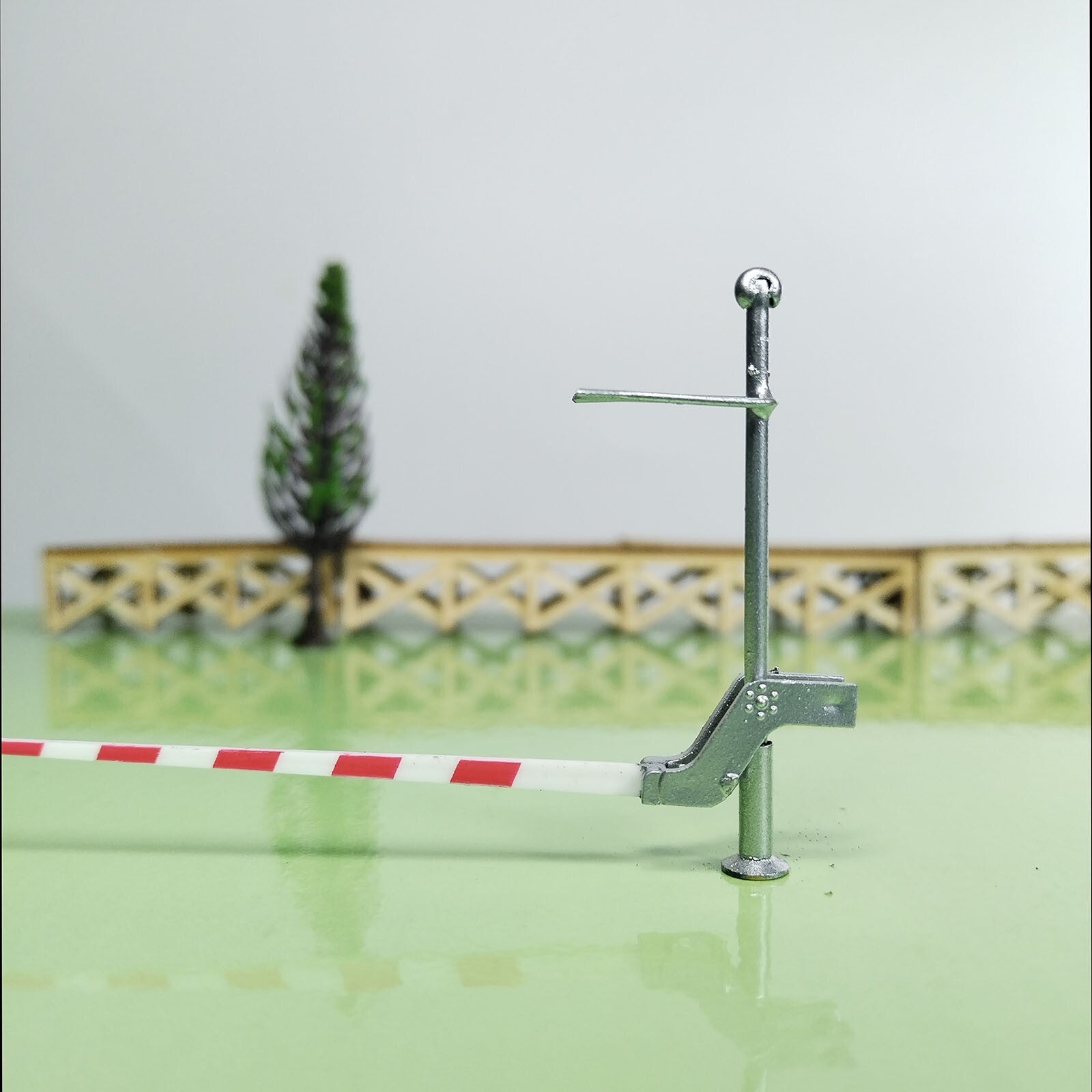 2 x HO scale model railroad grade crossing arm gate stop lever sign silver #GT87
