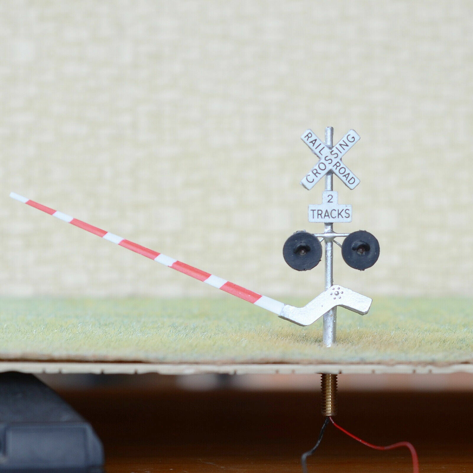 2 x HO scale railroad grade crossing signal arm gate stop lever 2 tracks #S22R