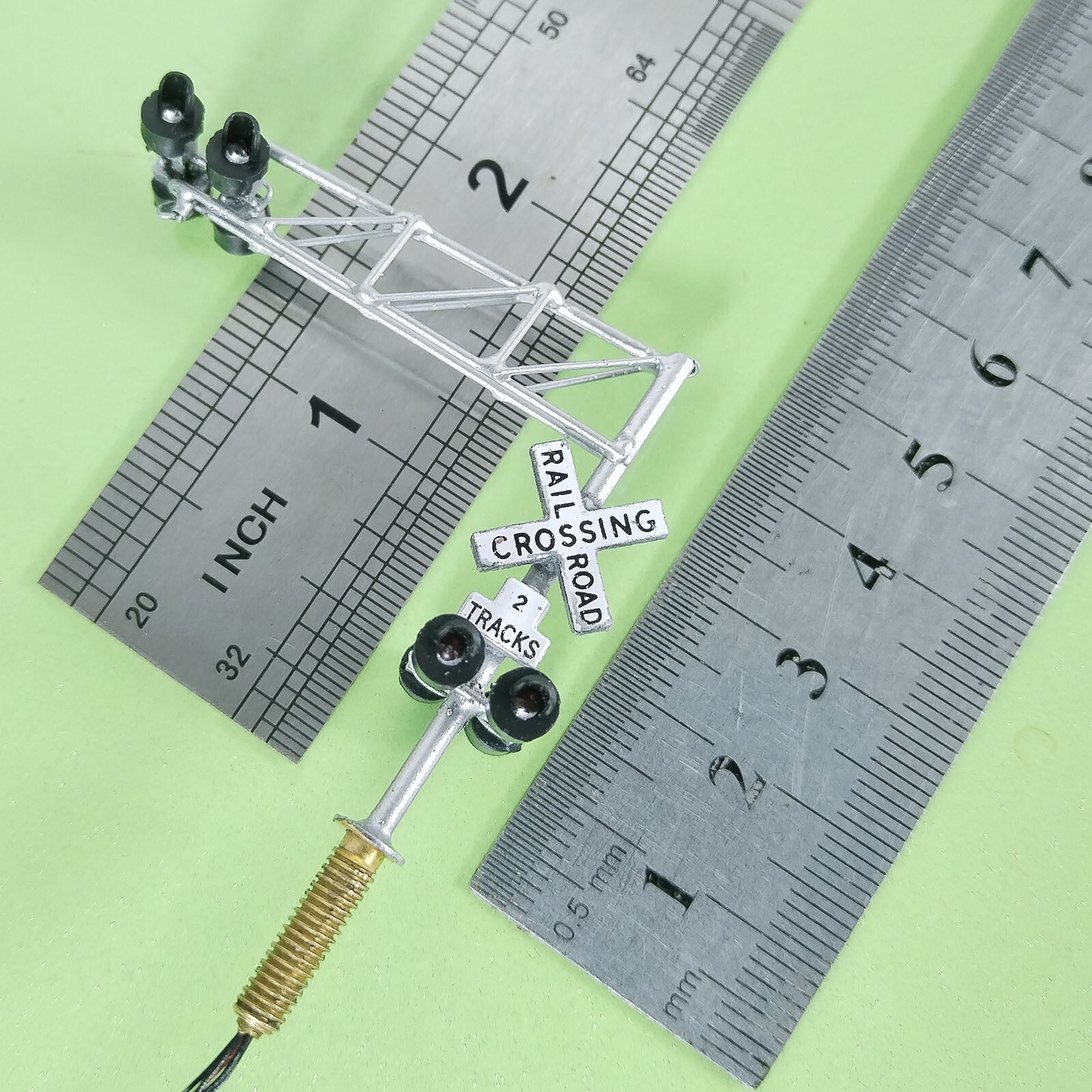 1 x N scale model cantilever grade crossing signal without gate arm barrier C160