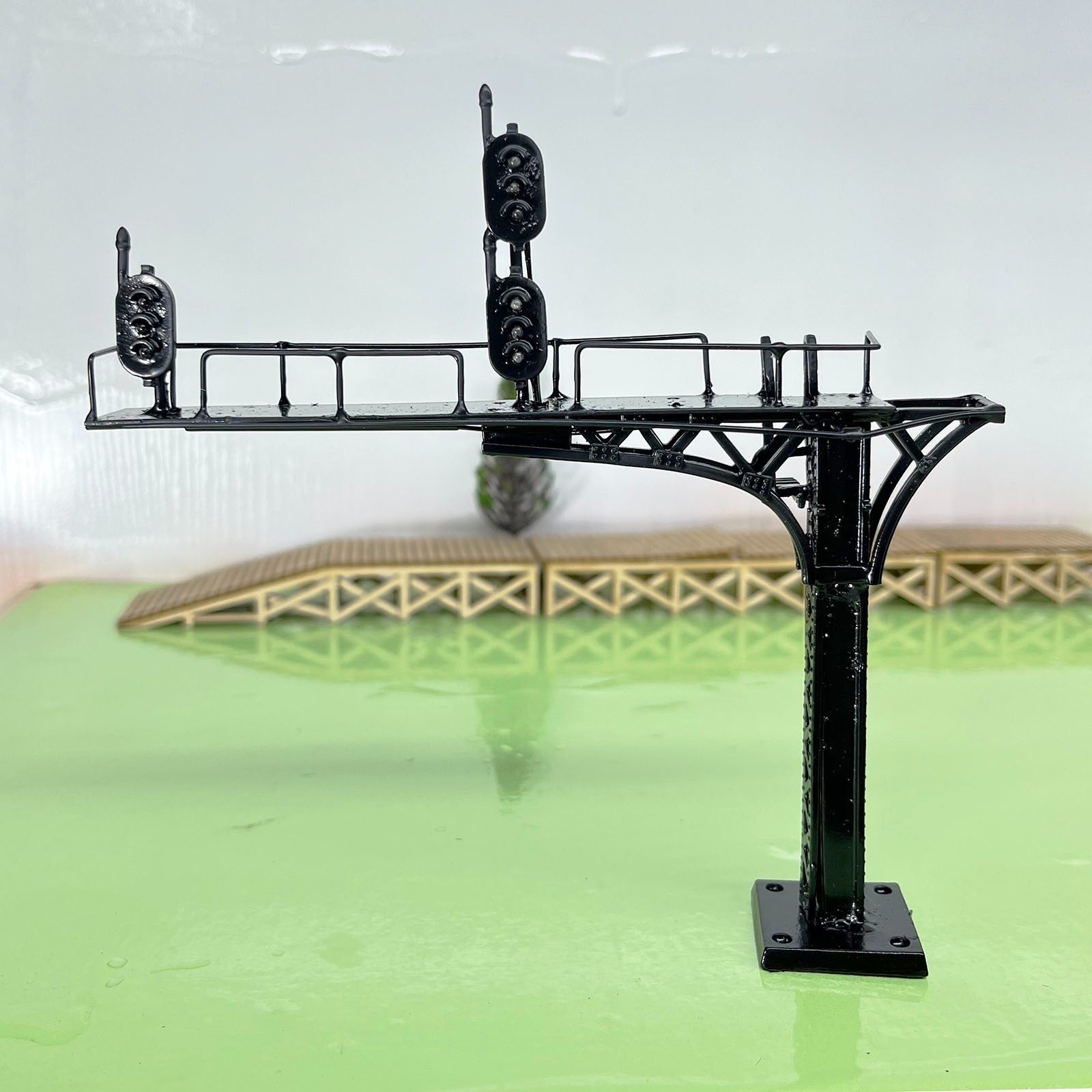 1 x HO scale cantilever block signal bridge 3 targets 3-colors metal #L1R2BL