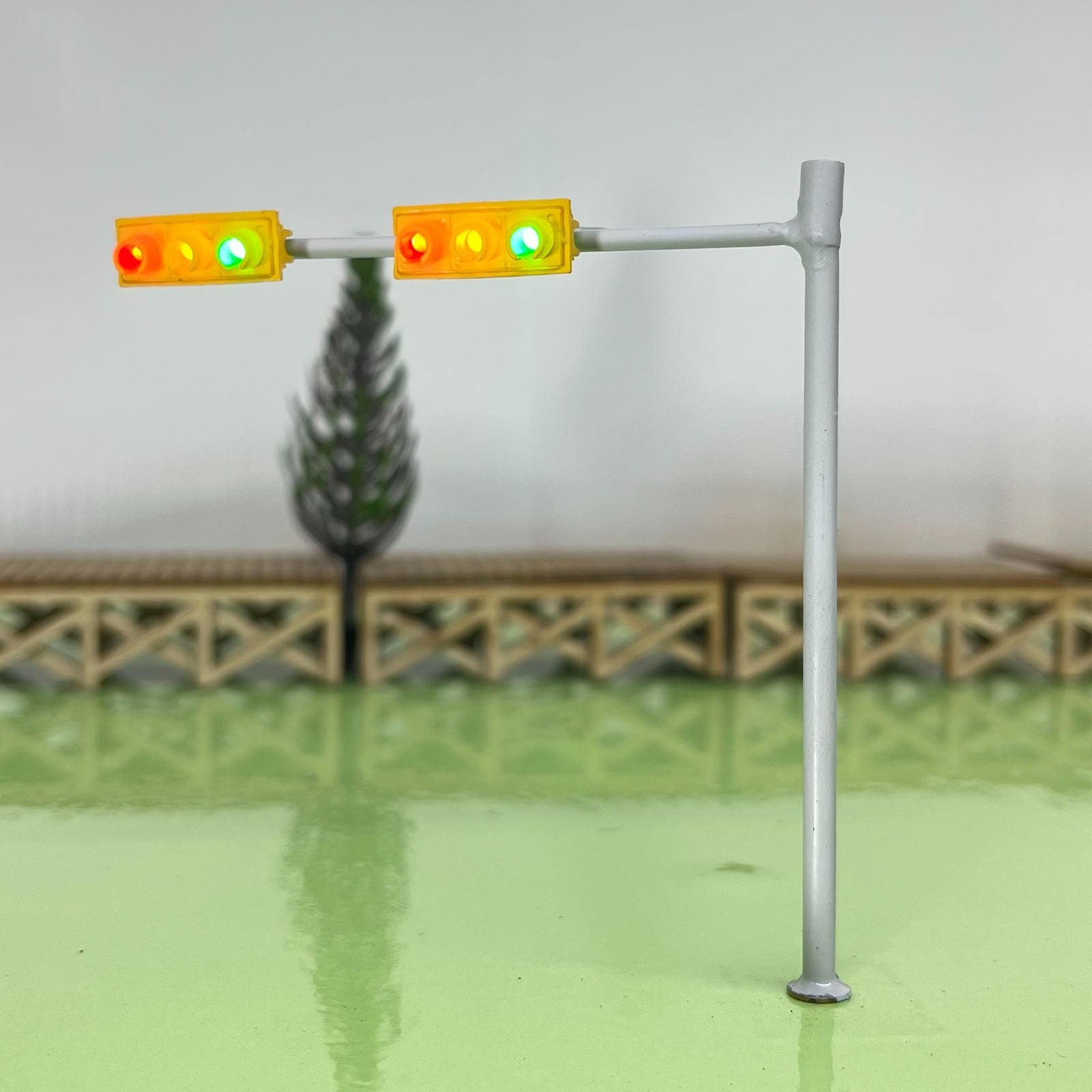 2 x HO / OO traffic light signal LED model train crossing walk street sign #DHHJ