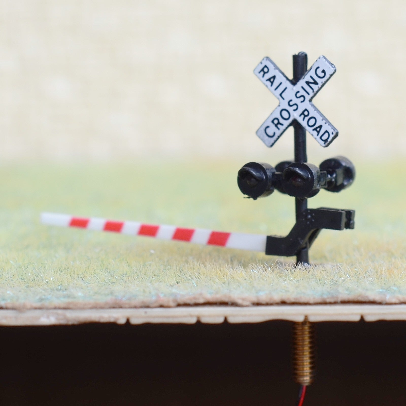 2 x N scale model grade crossing signal gate stop lever 4 heads + flasher  #NB40
