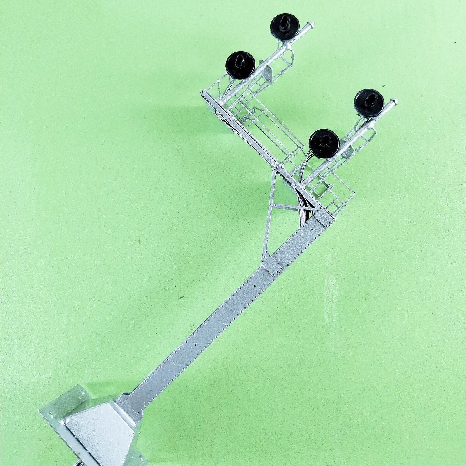 1 x HO scale searchlight cantilever signal tower metal 3-colors 2 tracks #CS22