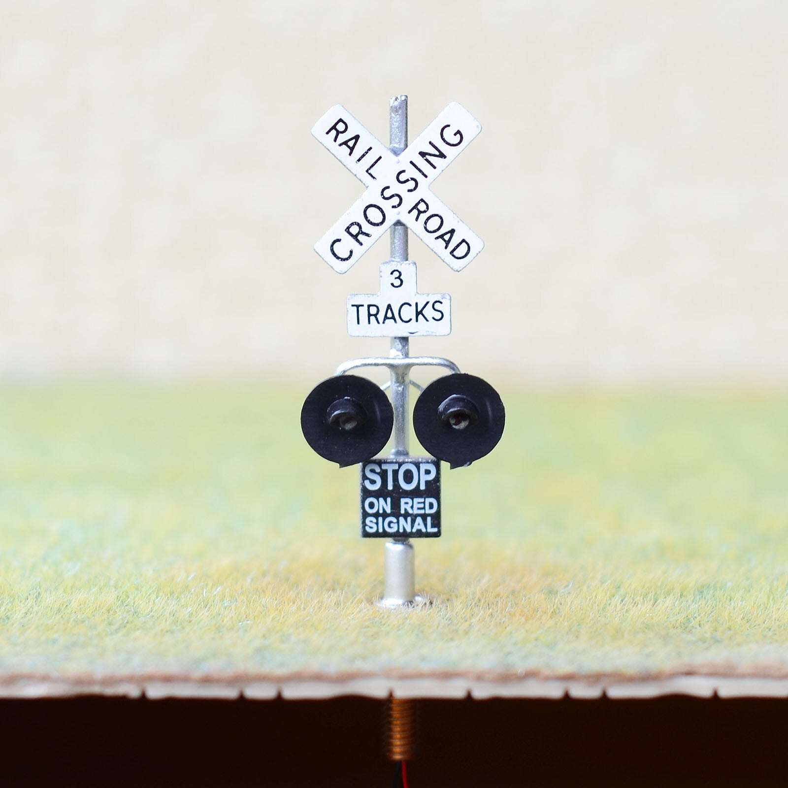 1 x HO scale 3 tracks grade crossing signals silver LED made 2 target face #3S2