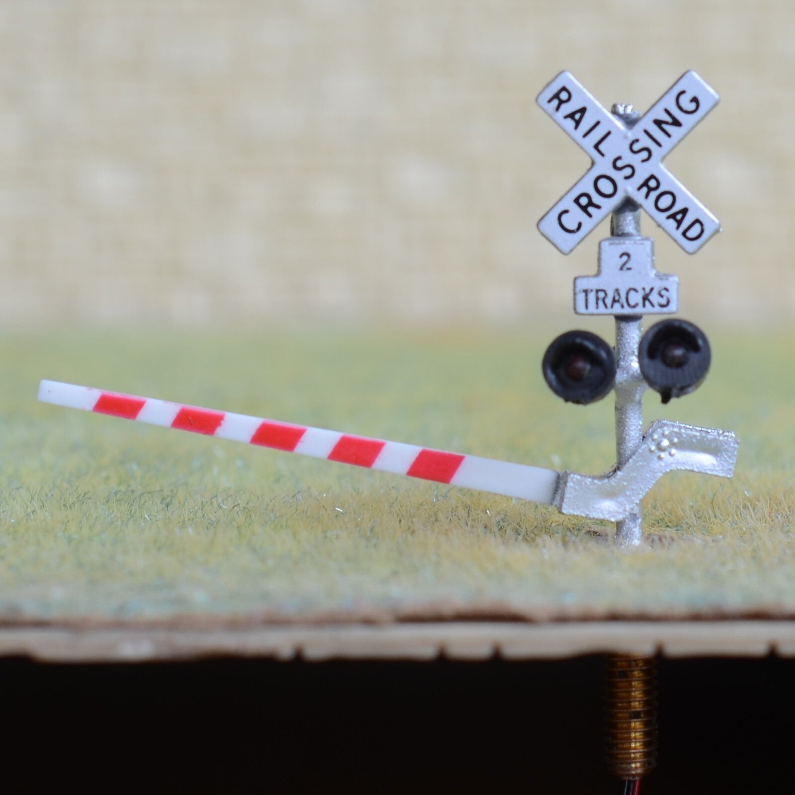 2 x N scale model grade crossing signal gate stop lever 2 track + flasher  #NS22