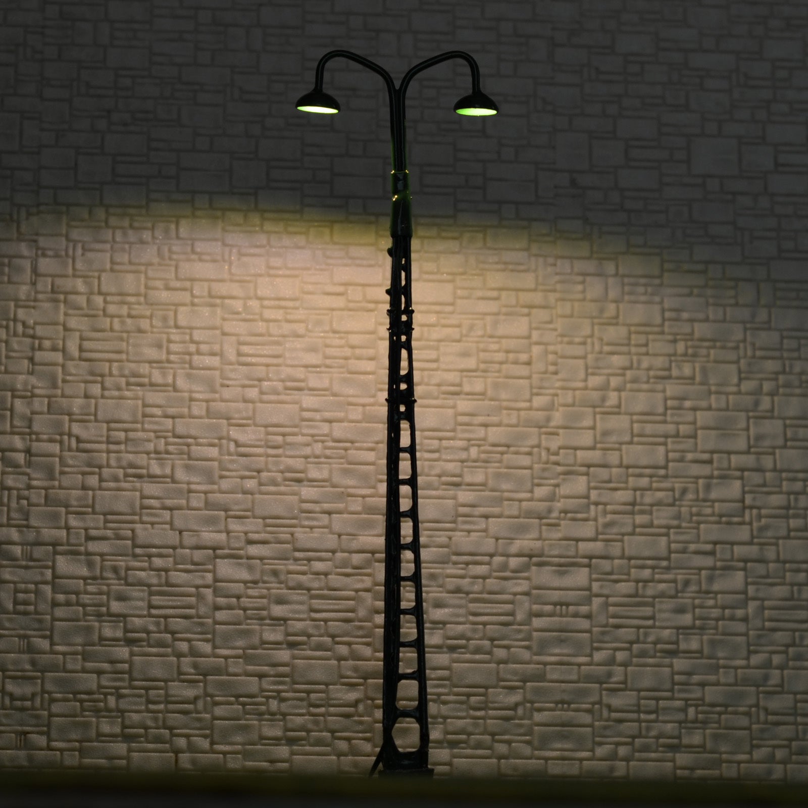 2 x OO / HO Scale Led mast tower light Model Railroad street Lamp post #TL2BG