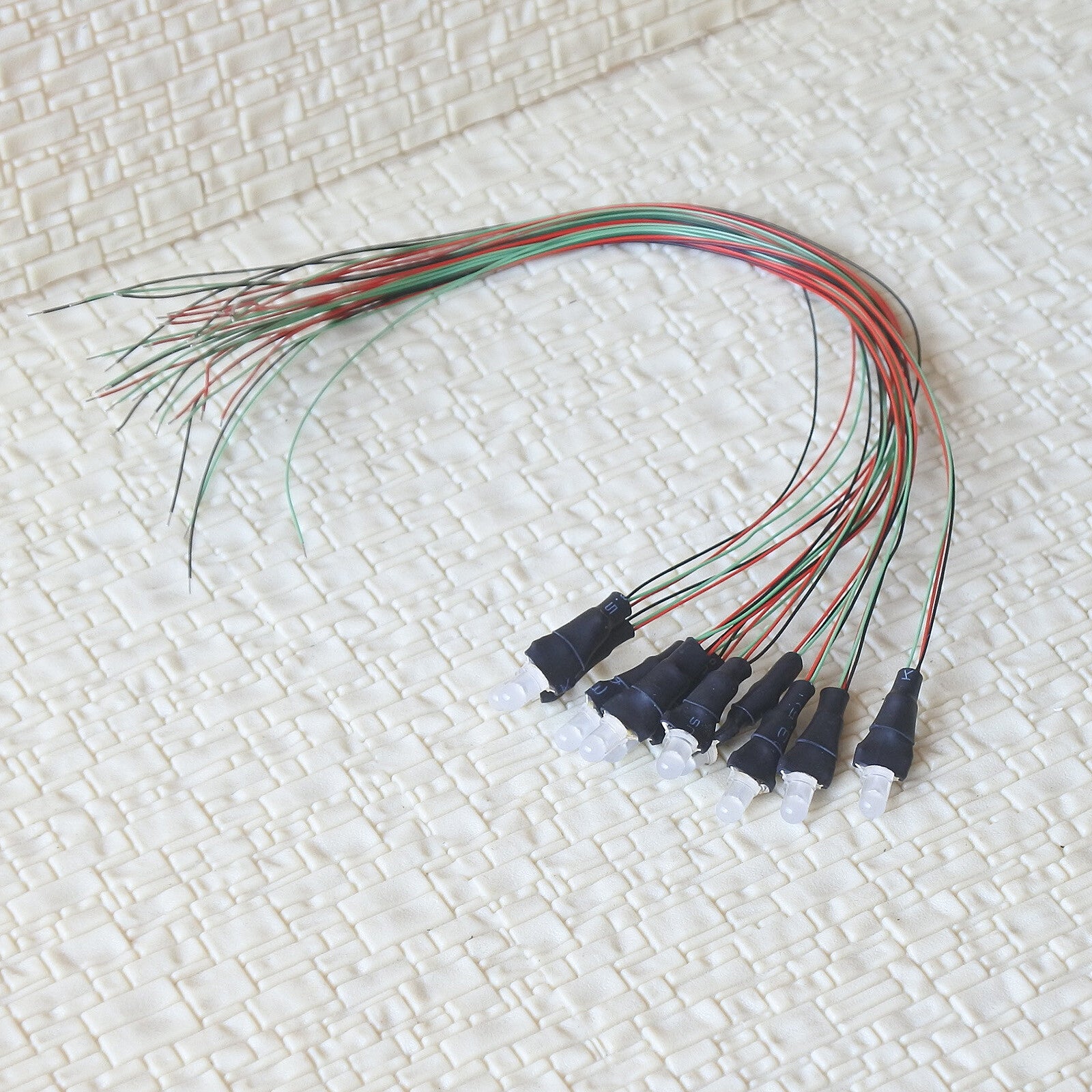 10 x pre-soldered 3mm bicolor LEDs common anode Red/Green wired 12V DC resistor