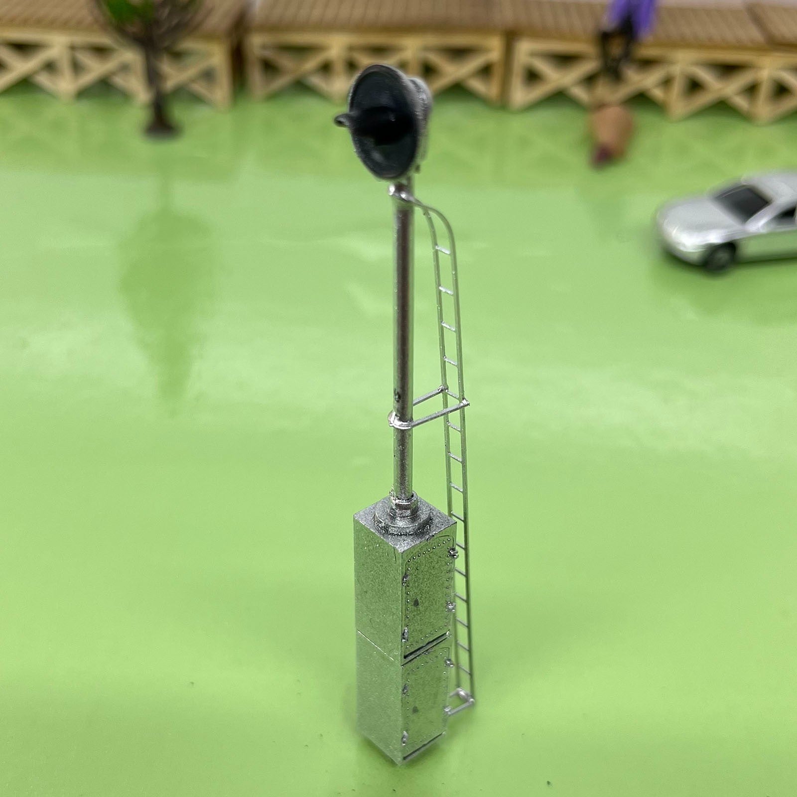 1 x HO scale model railroad tri-color LED searchlight signal equipment case #SK3
