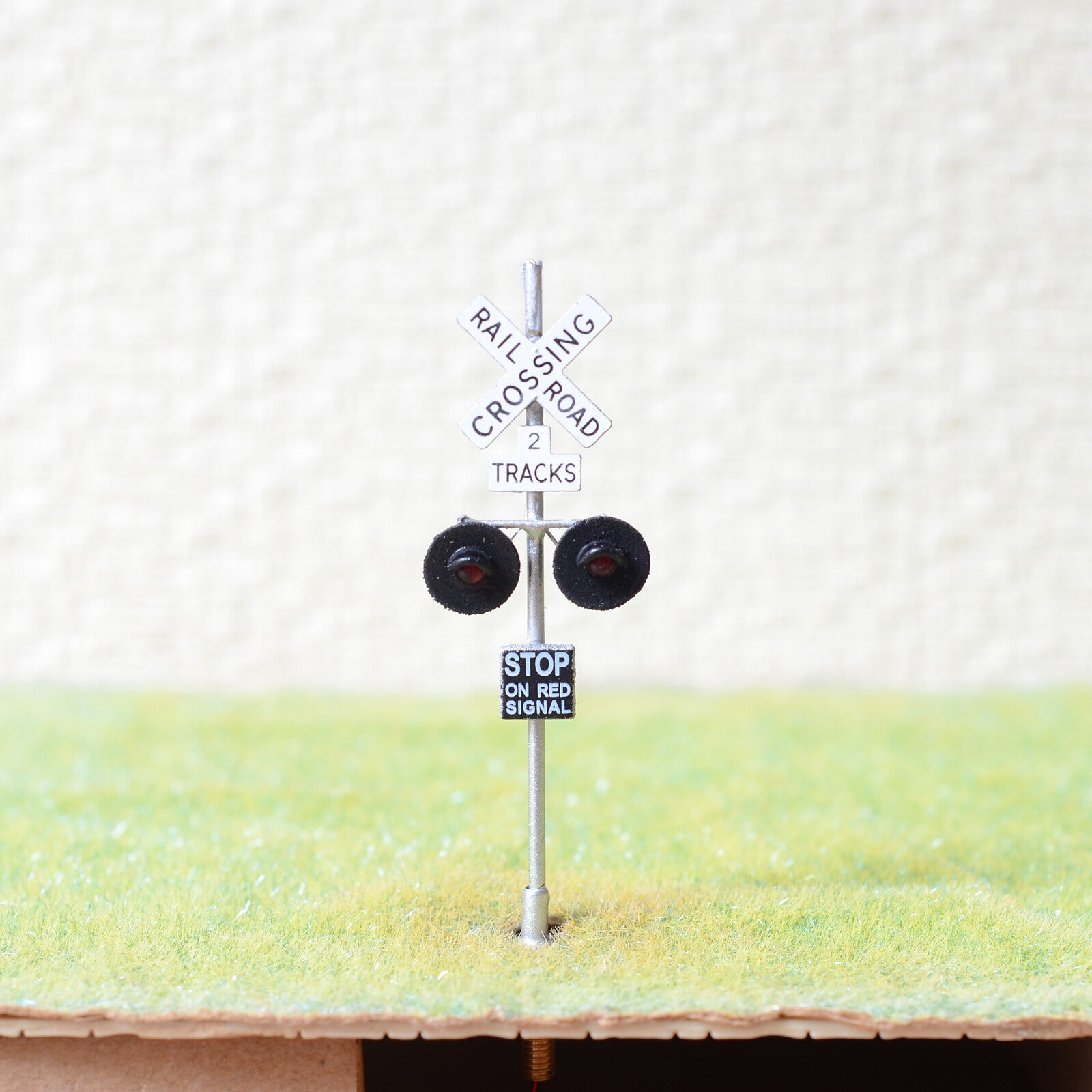 2 x OO scale 1:76 railroad crossing signals 2 heads + Circuit board flasher #SL2