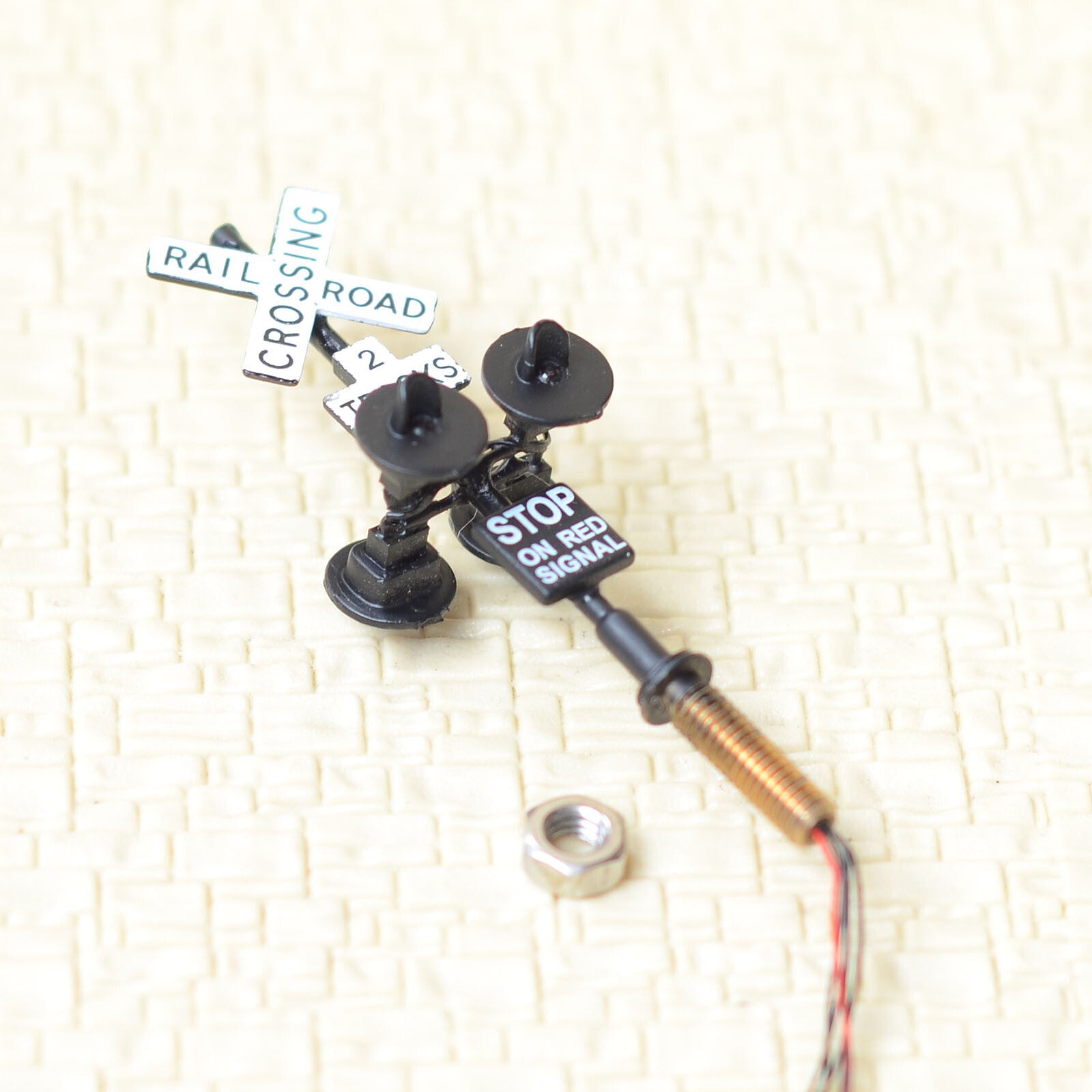 2 x HO railroad grade crossing signals 2 tracks + 1 circuit board flasher #BL42T