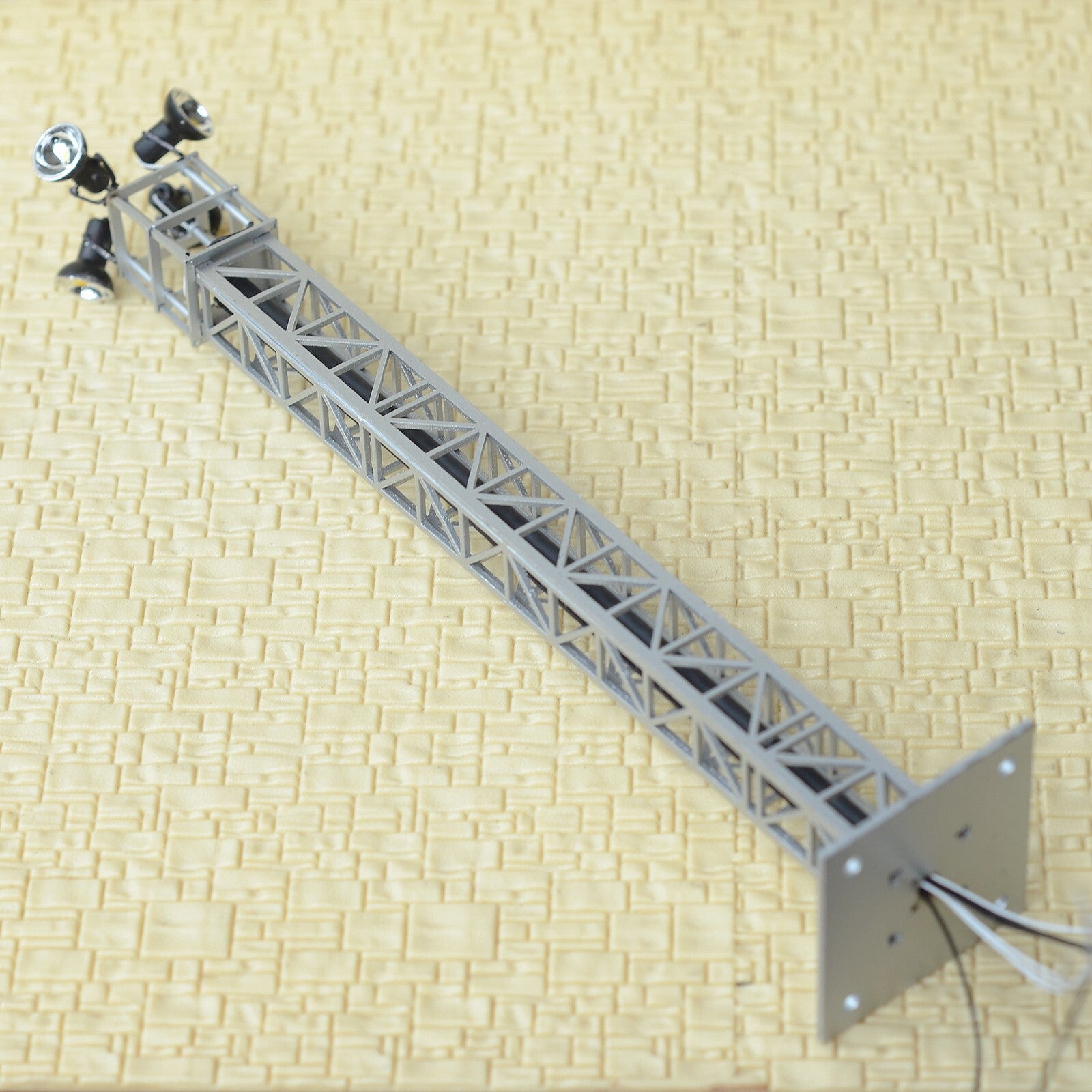 1 x HO tower light LED made yard light spot working assembled metal shorter #S4S