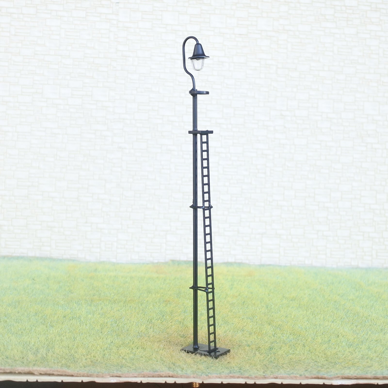 4 x HO scale LED yard light model train railroad street station lamp post #YL42B