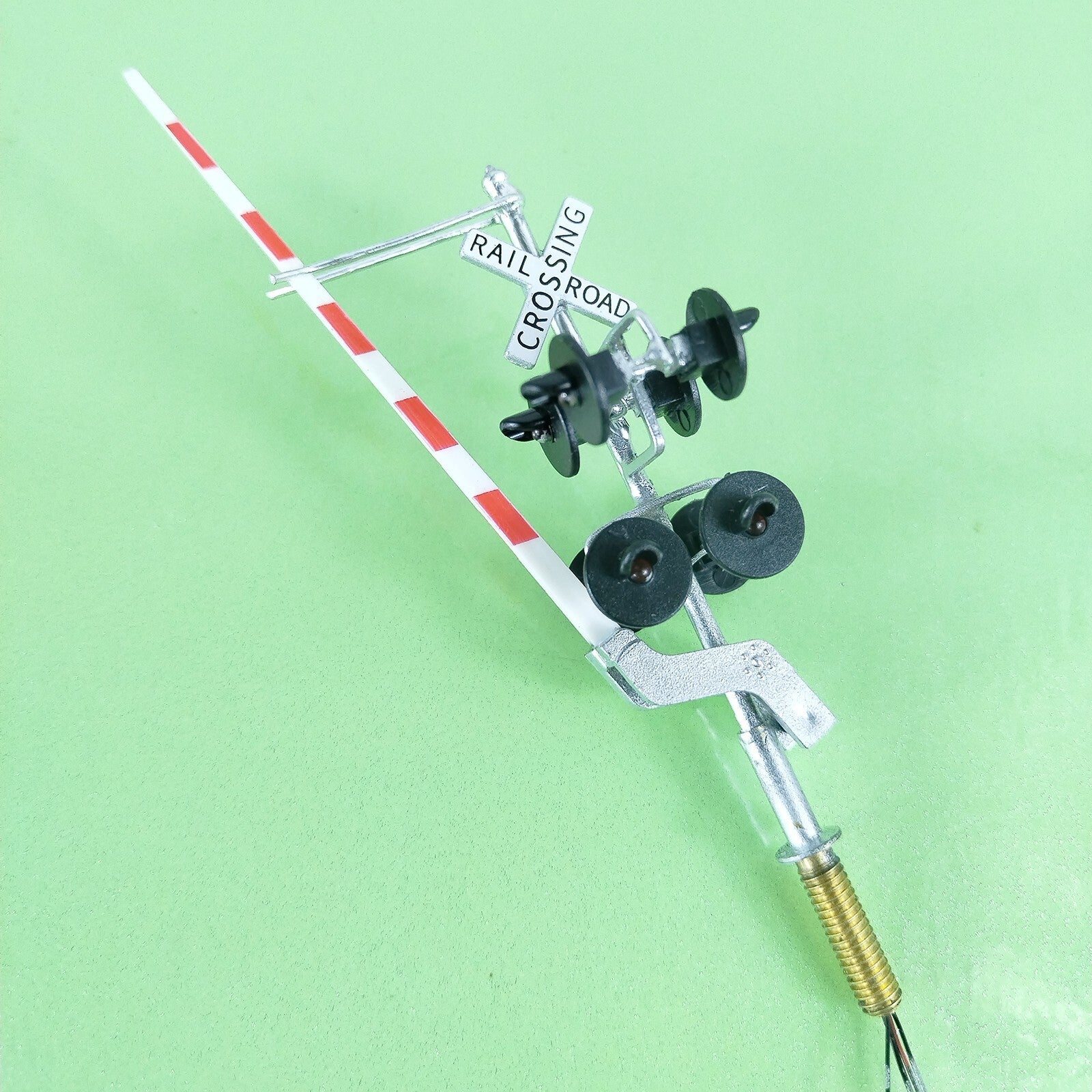 2 x HO scale railroad grade crossing signal with side assistant gate arm #CGS
