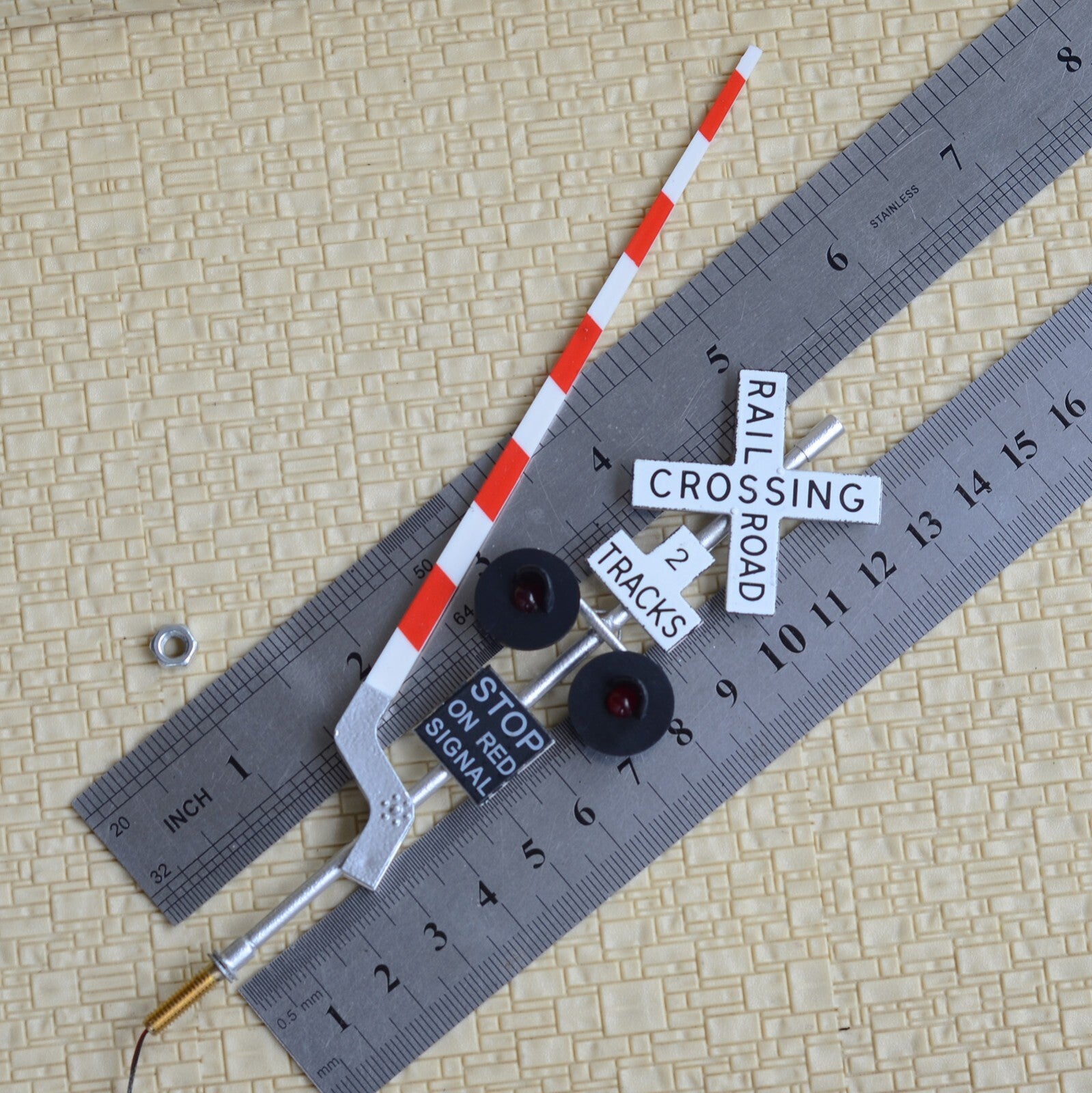 2 x O scale railroad crossing gate signal stop lever 2 tracks + flasher  #48S22
