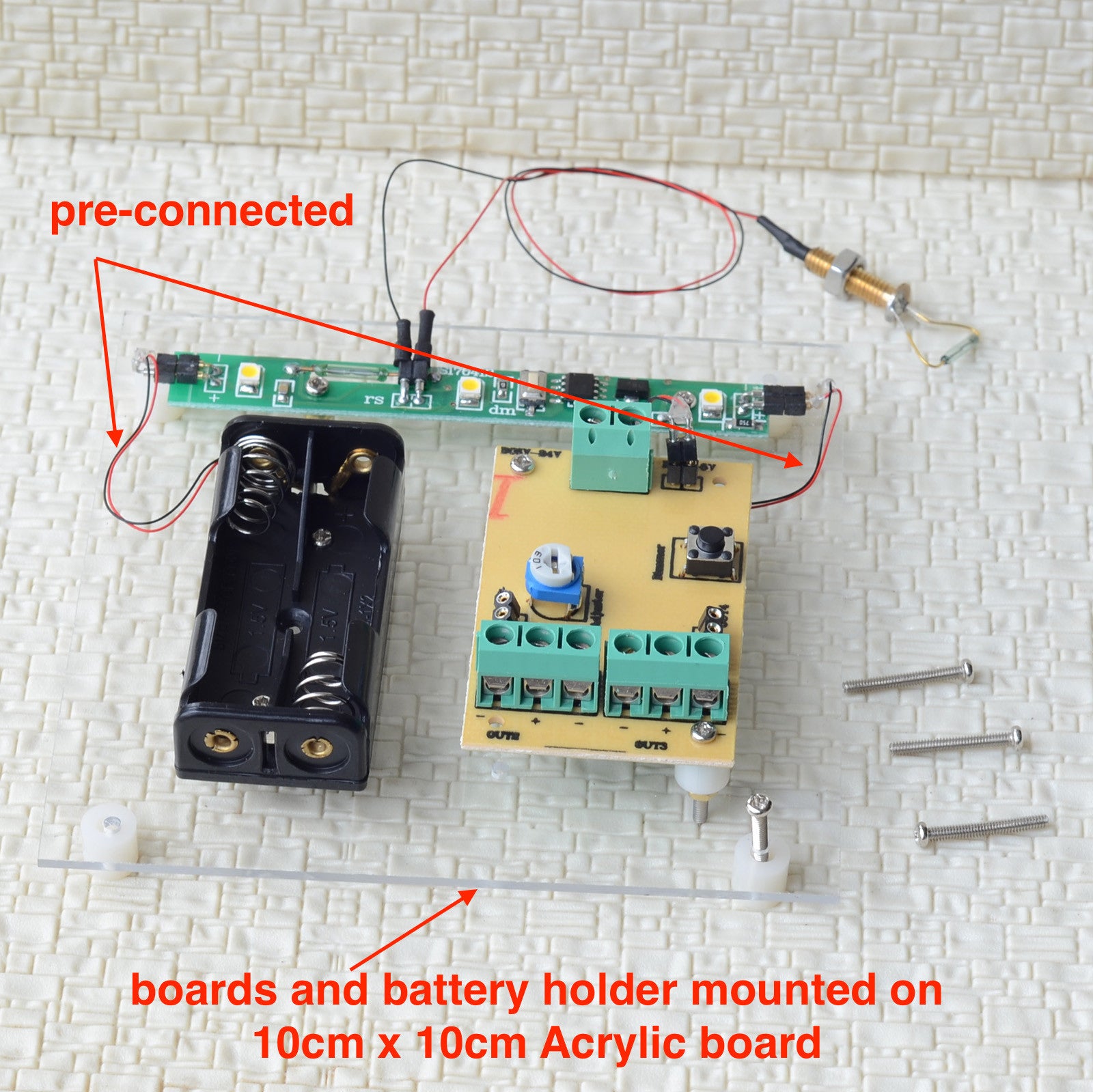2 x HO railway crossing signals + control system by train automatically detector