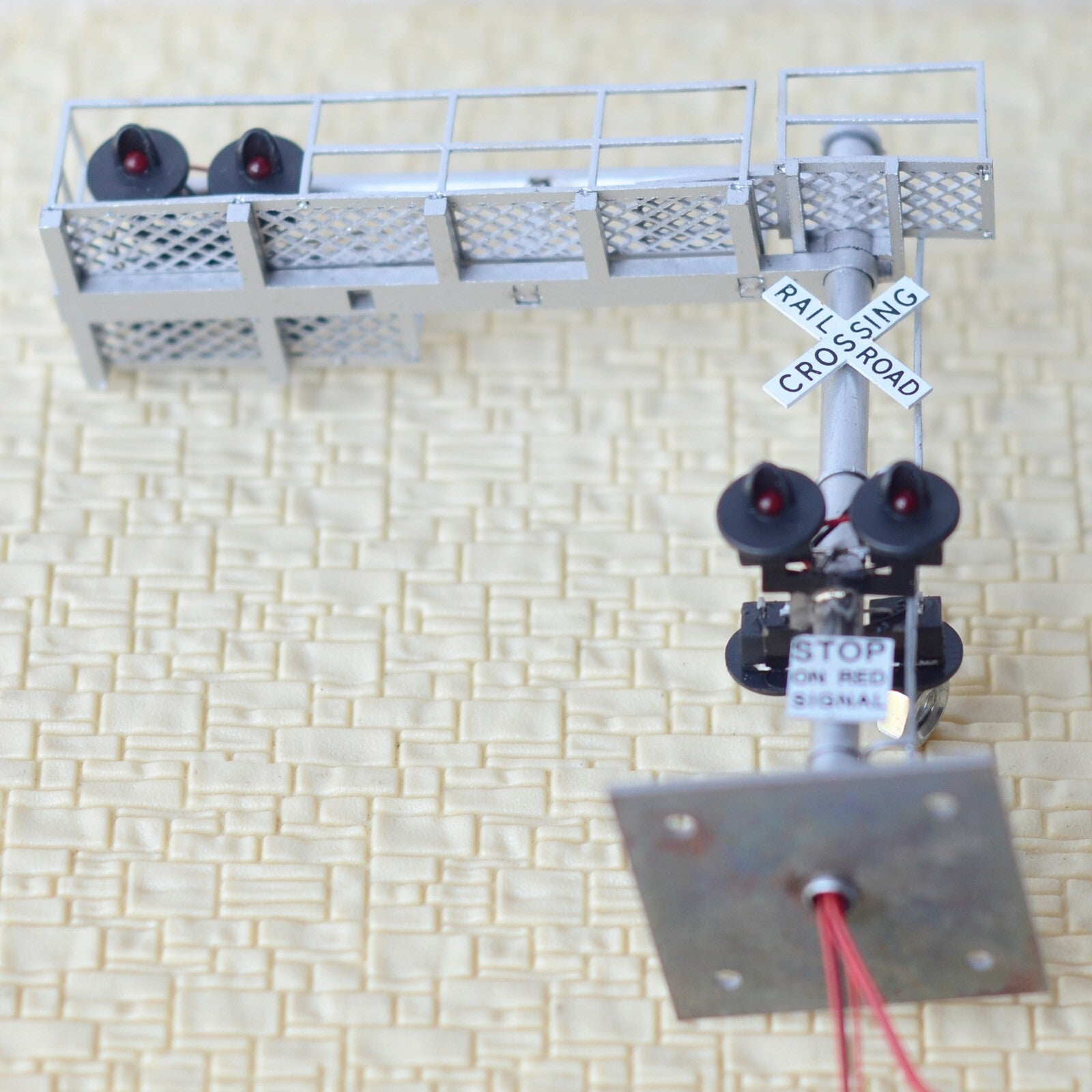 1 x HO scale model railroad cantilever grade crossing signal no track sign #C08