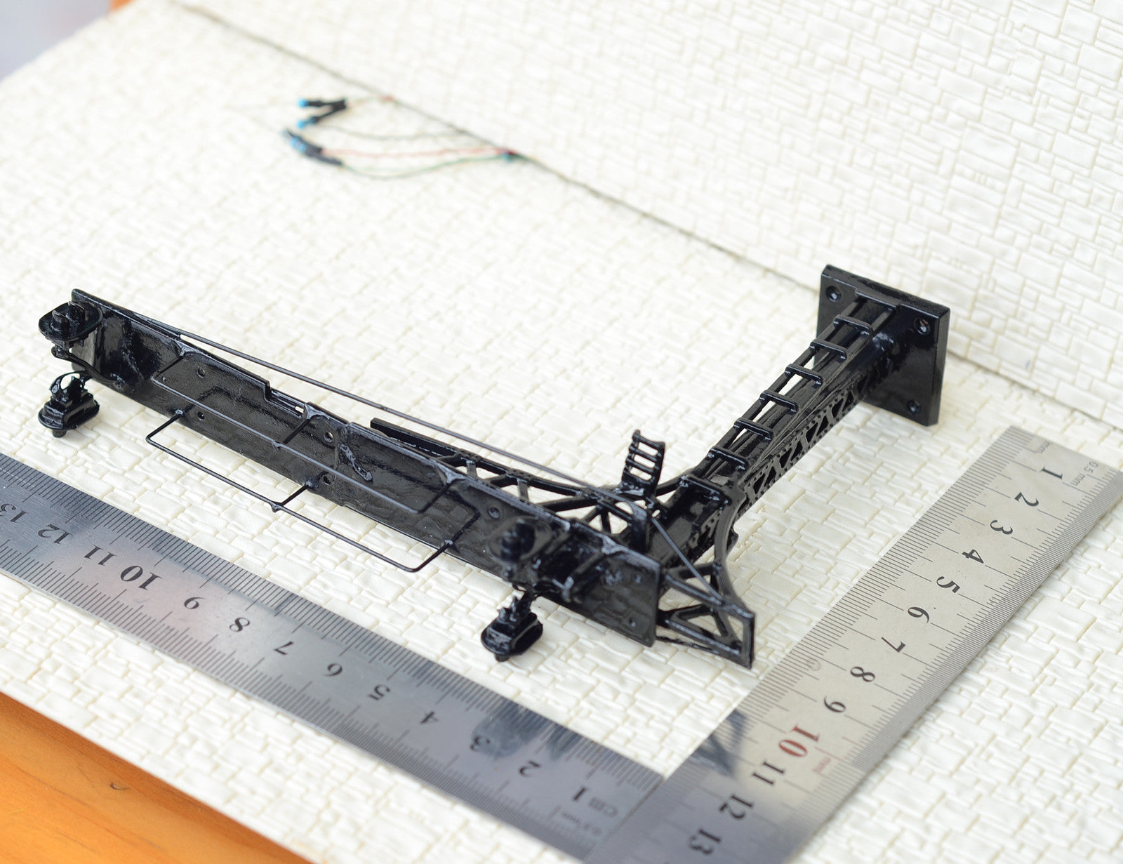 1 x HO /OO black cantilever signal bridge LED 2 aspects double wide Tracks #2222